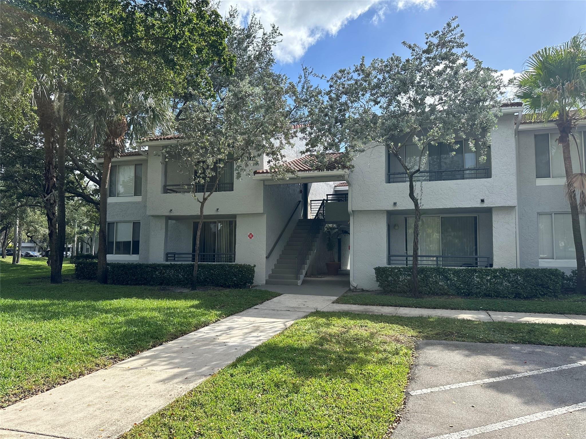 701 LYONS RD 13101