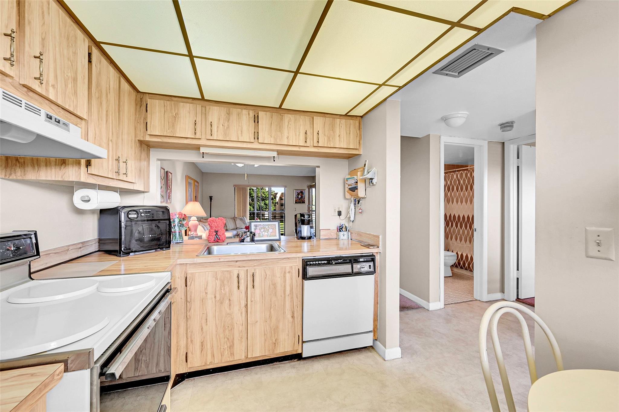 10101 Lakes Blvd 305