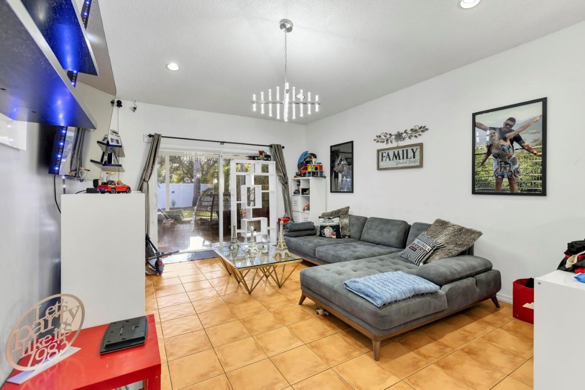 4504 SW 12th Ct