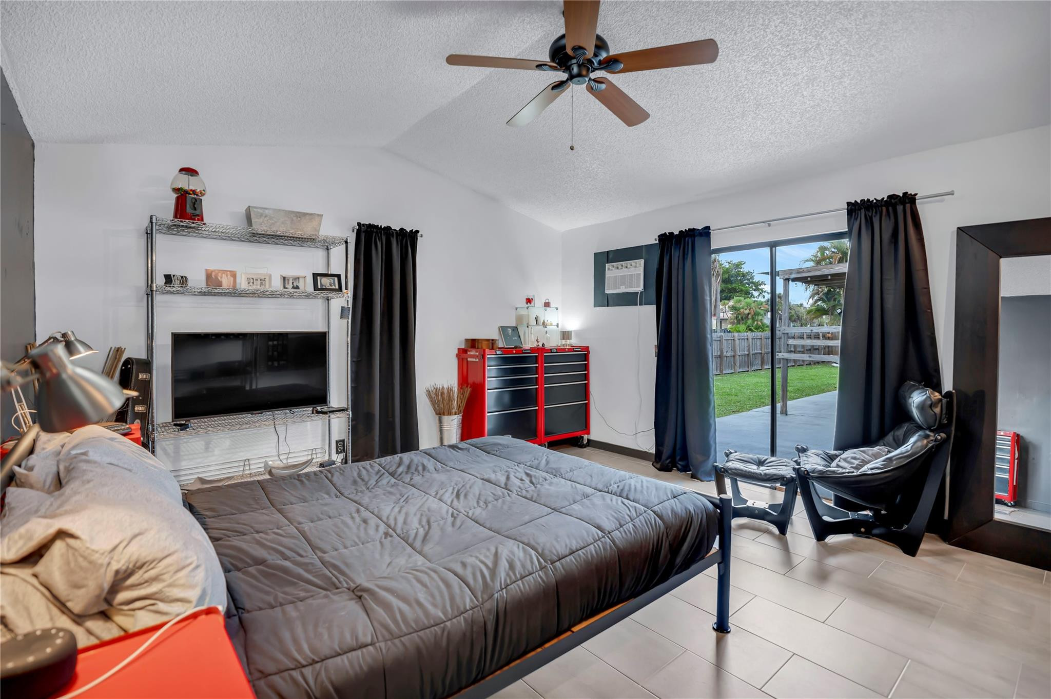 8920 NW 14th St