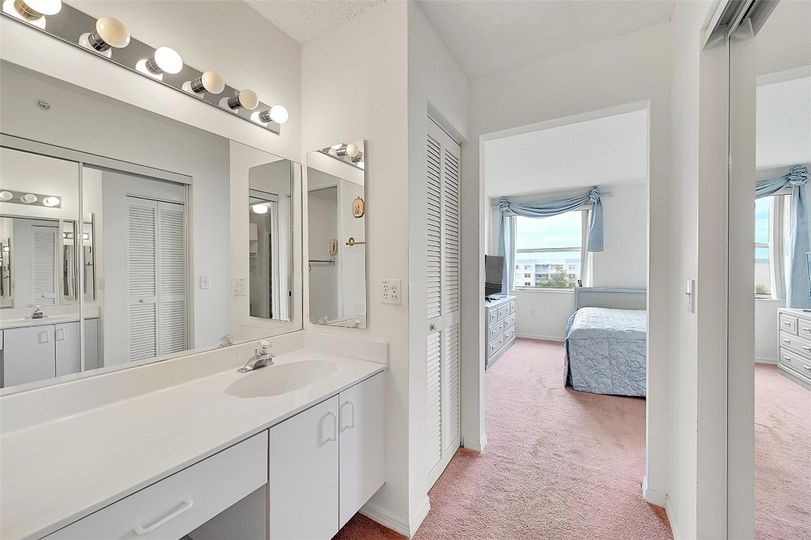 2601 N Nob Hill Rd 407