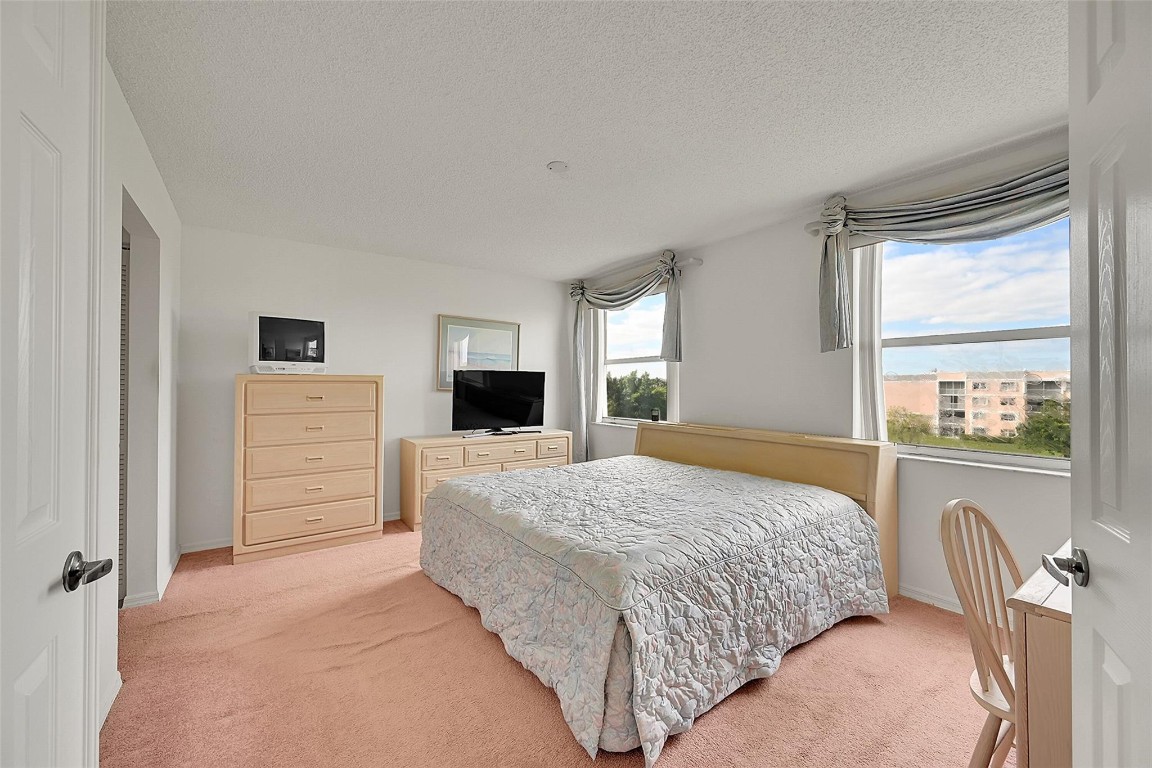 2601 N Nob Hill Rd 407