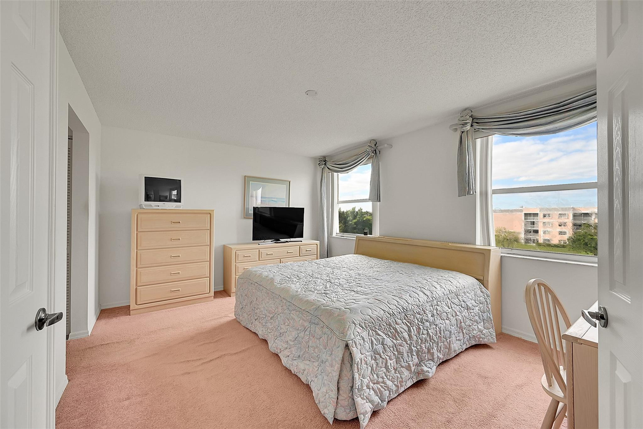 2601 N Nob Hill Rd 407