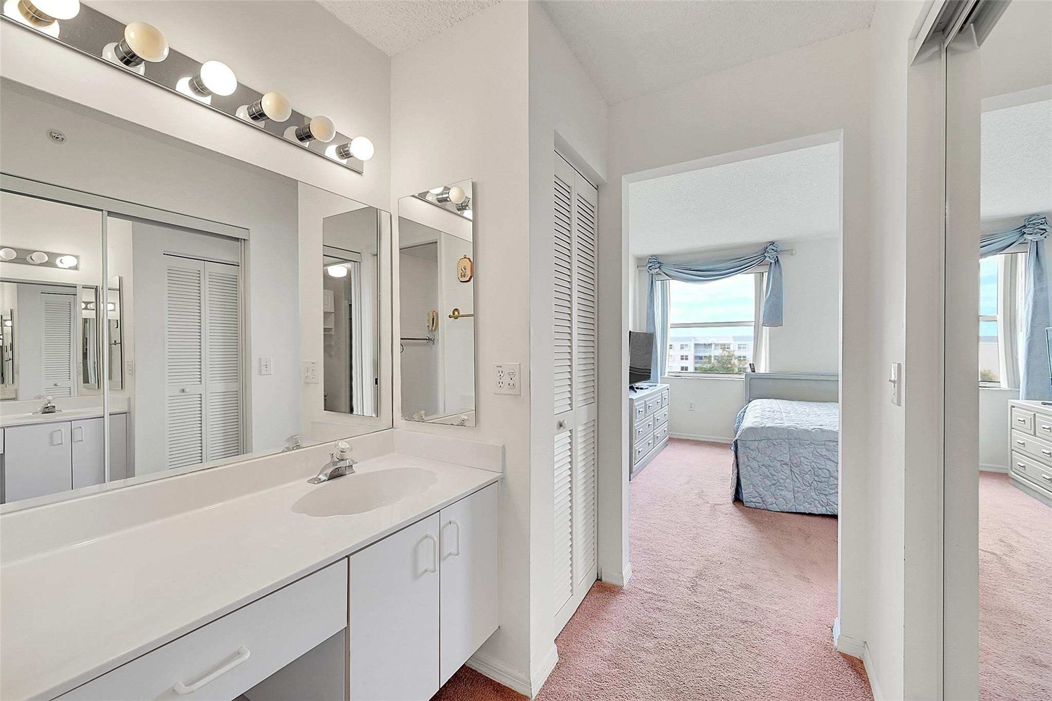 2601 N Nob Hill Rd 407