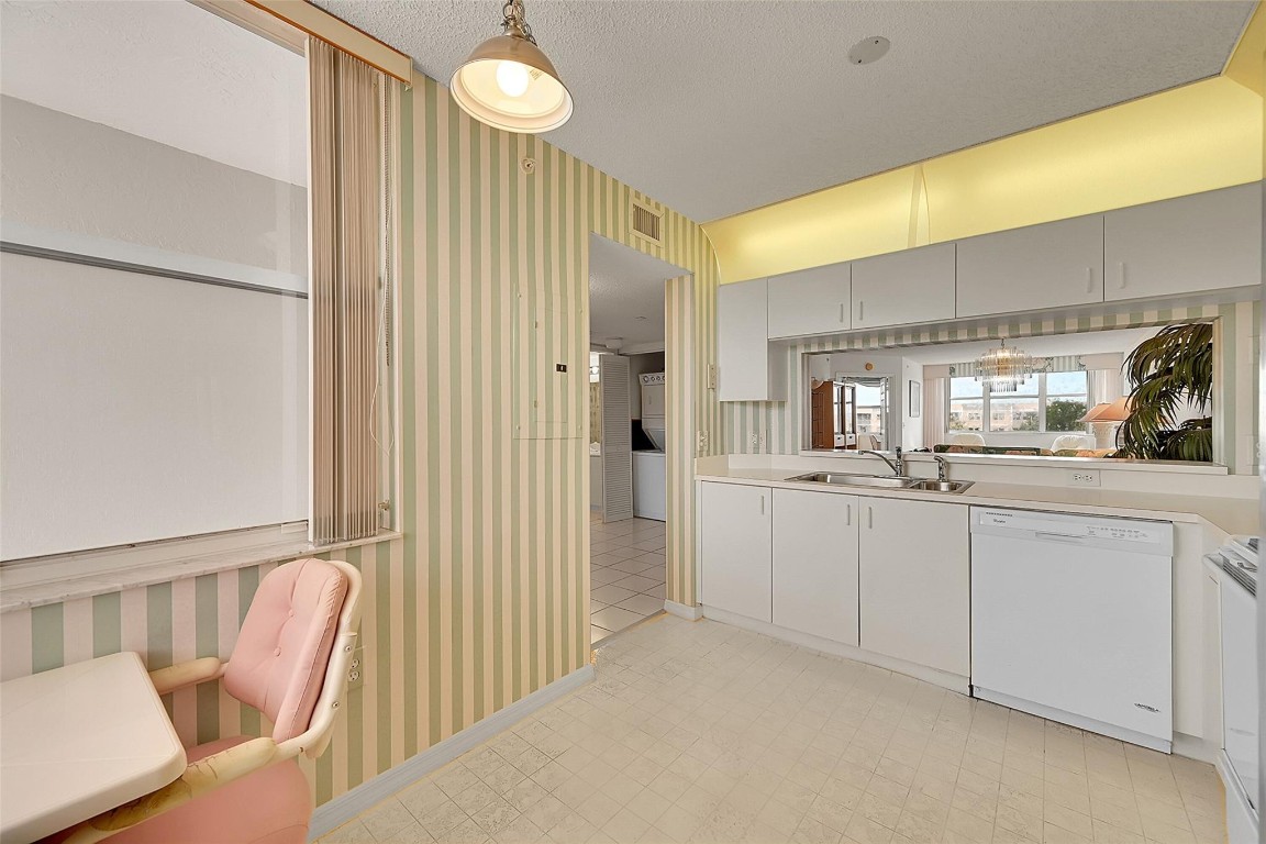 2601 N Nob Hill Rd 407