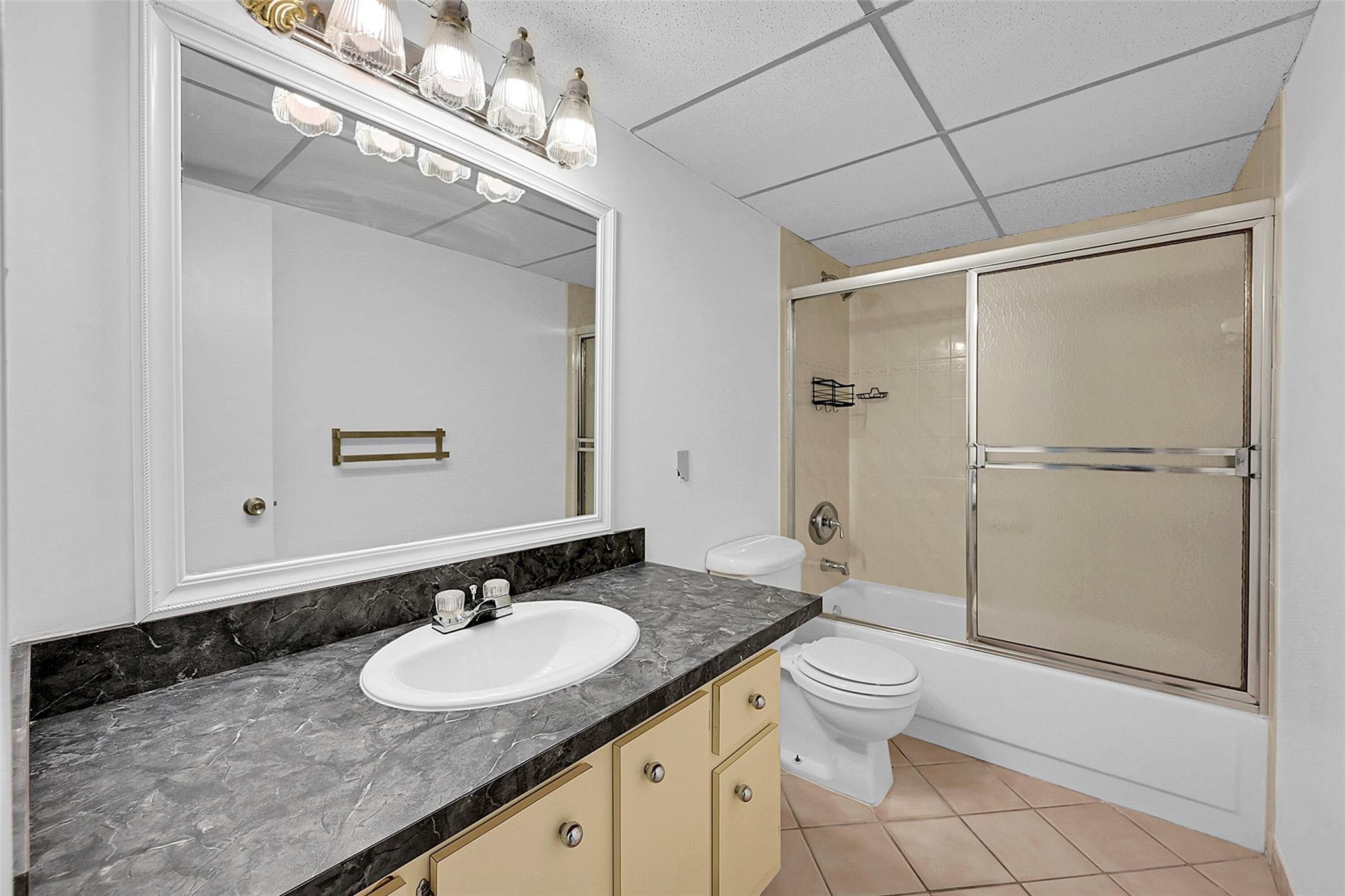 2400 NE 10th St 208