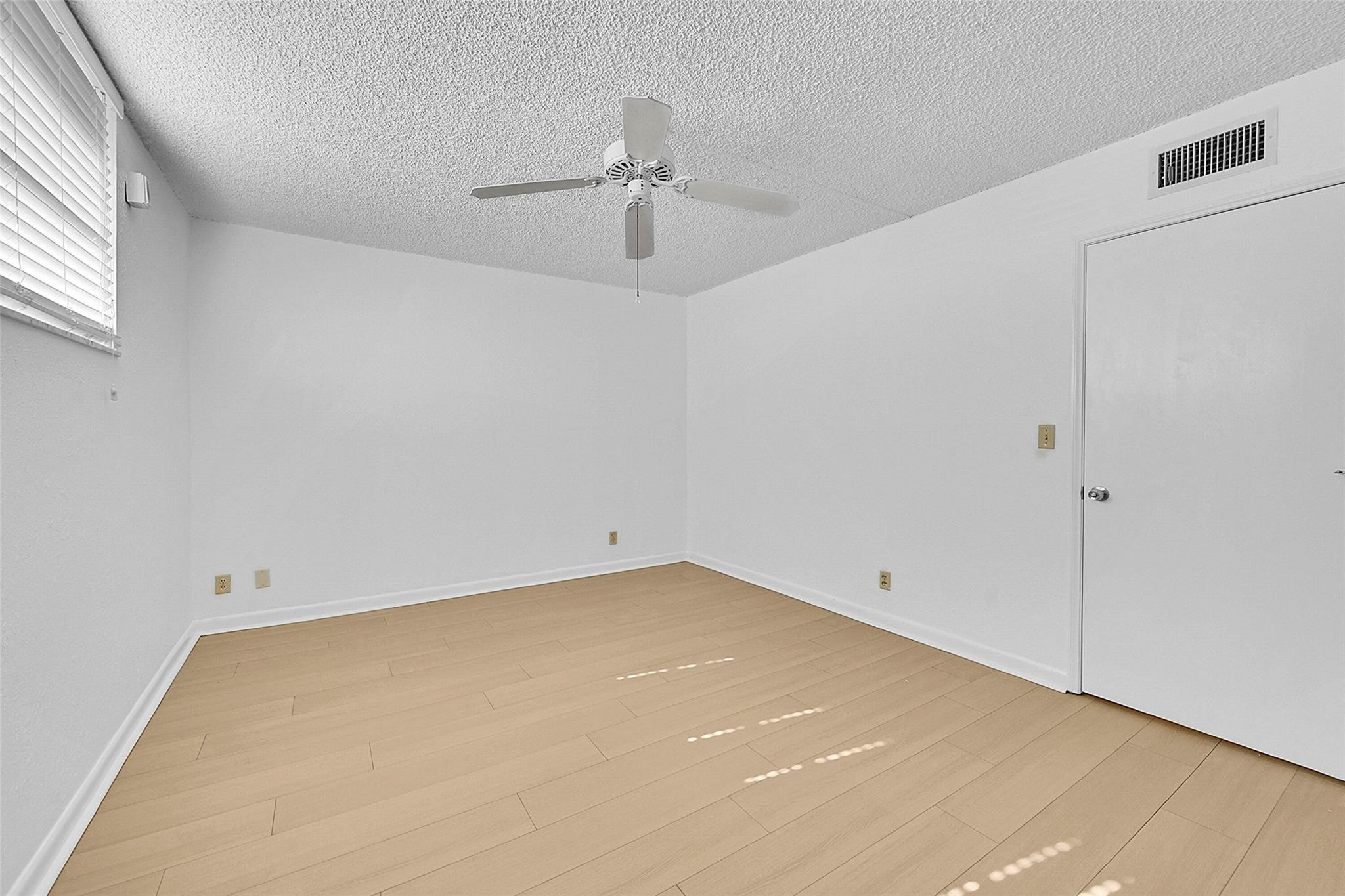 2400 NE 10th St 208