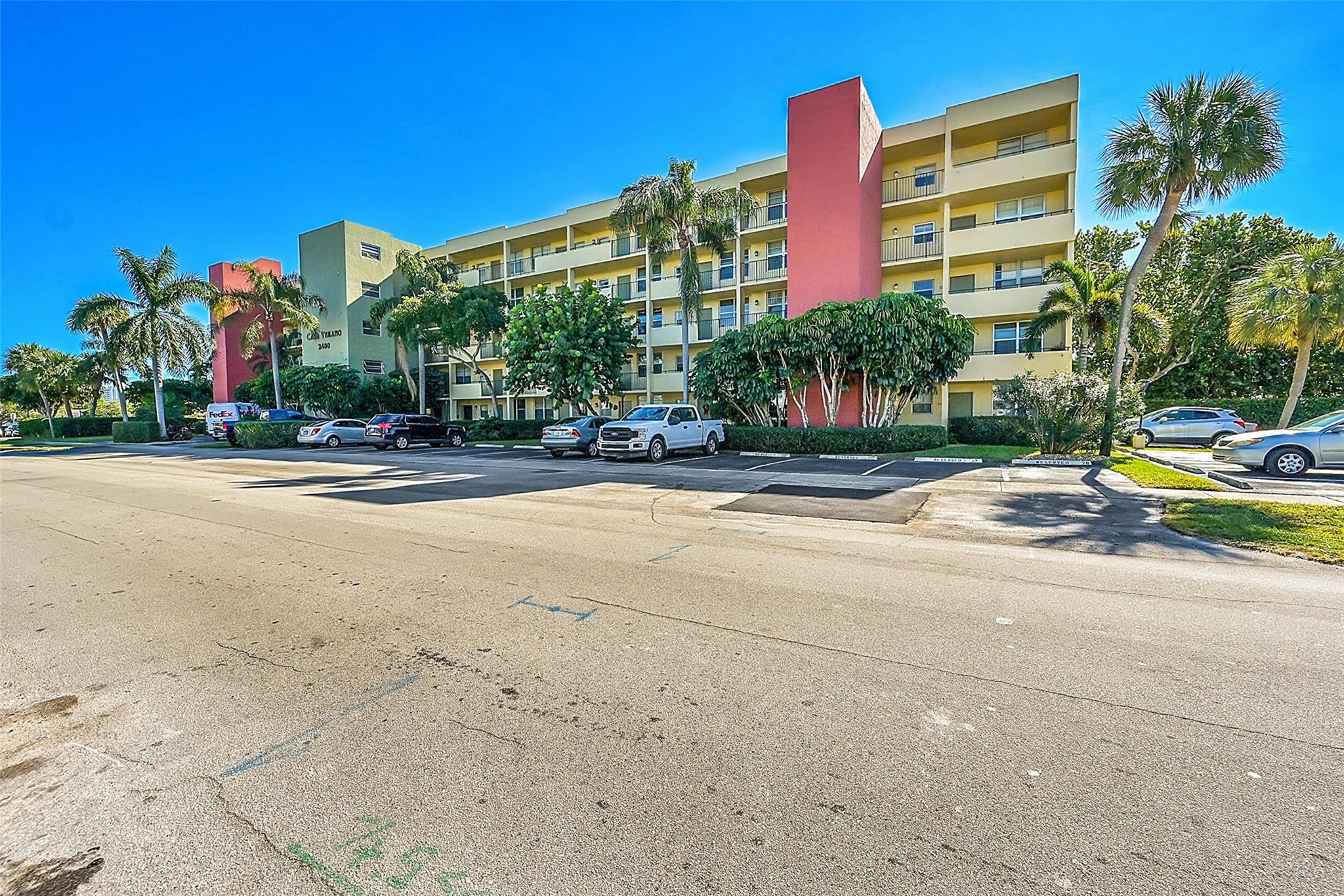 2400 NE 10th St 208