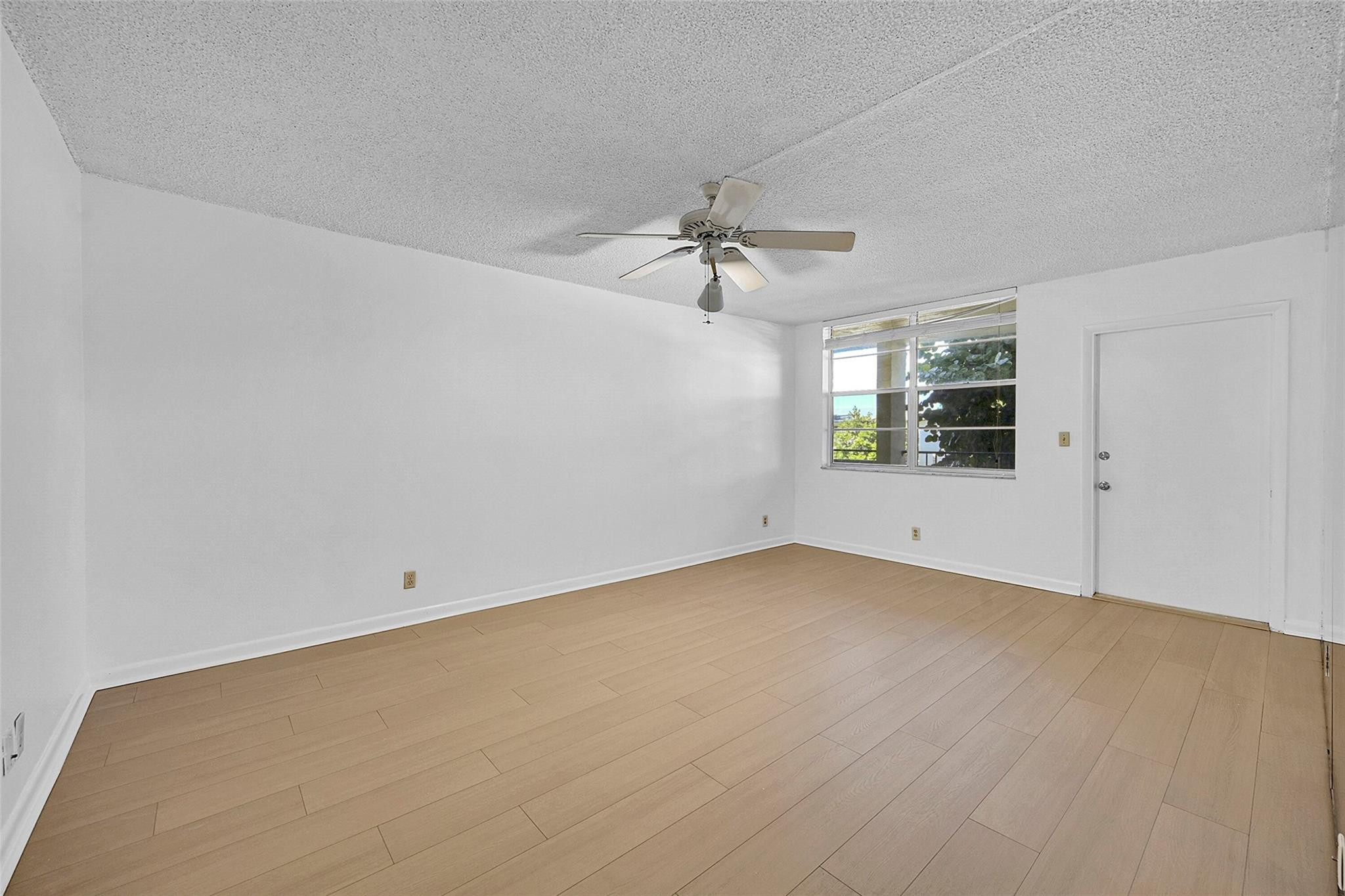 2400 NE 10th St 208