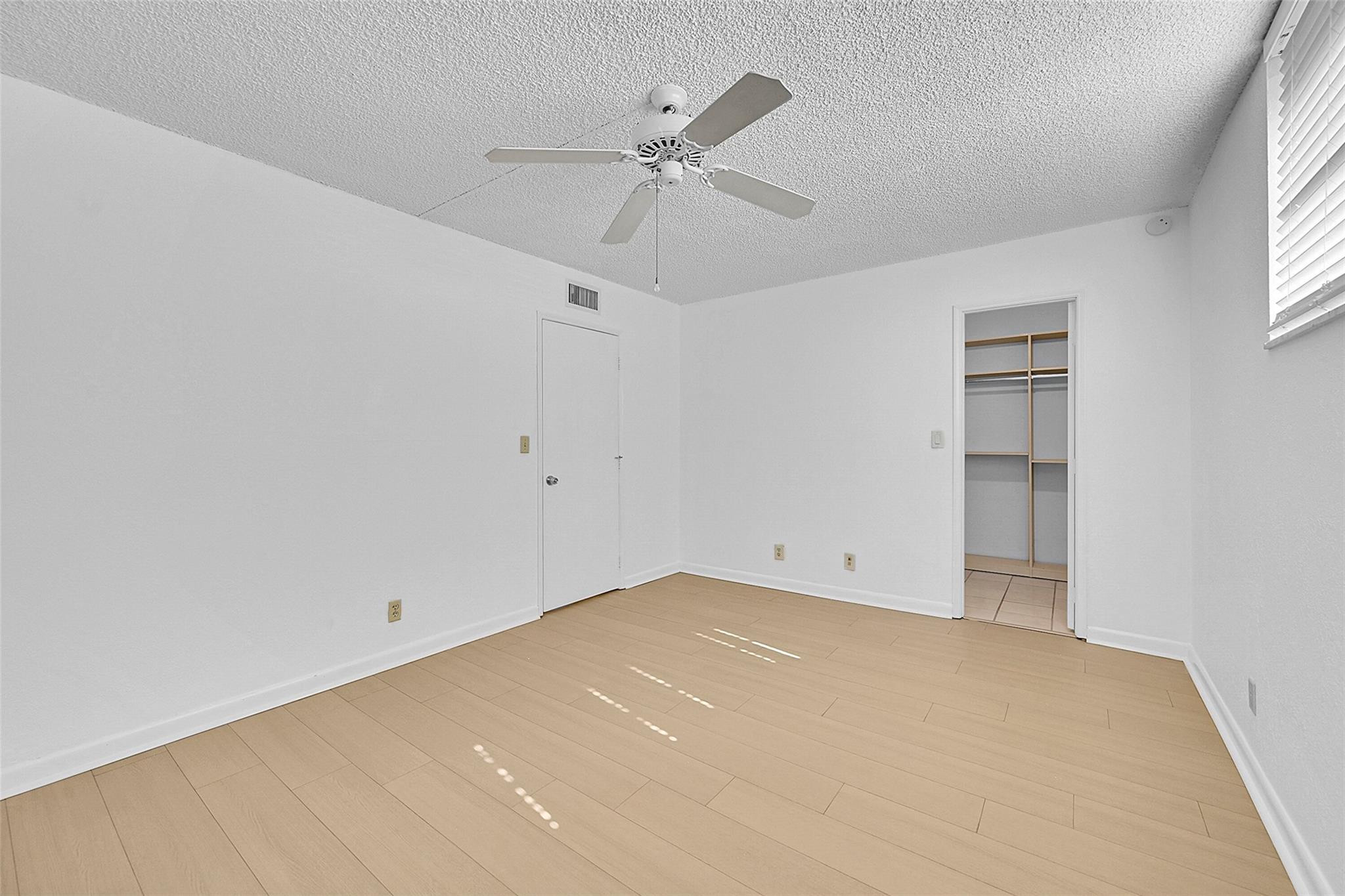 2400 NE 10th St 208
