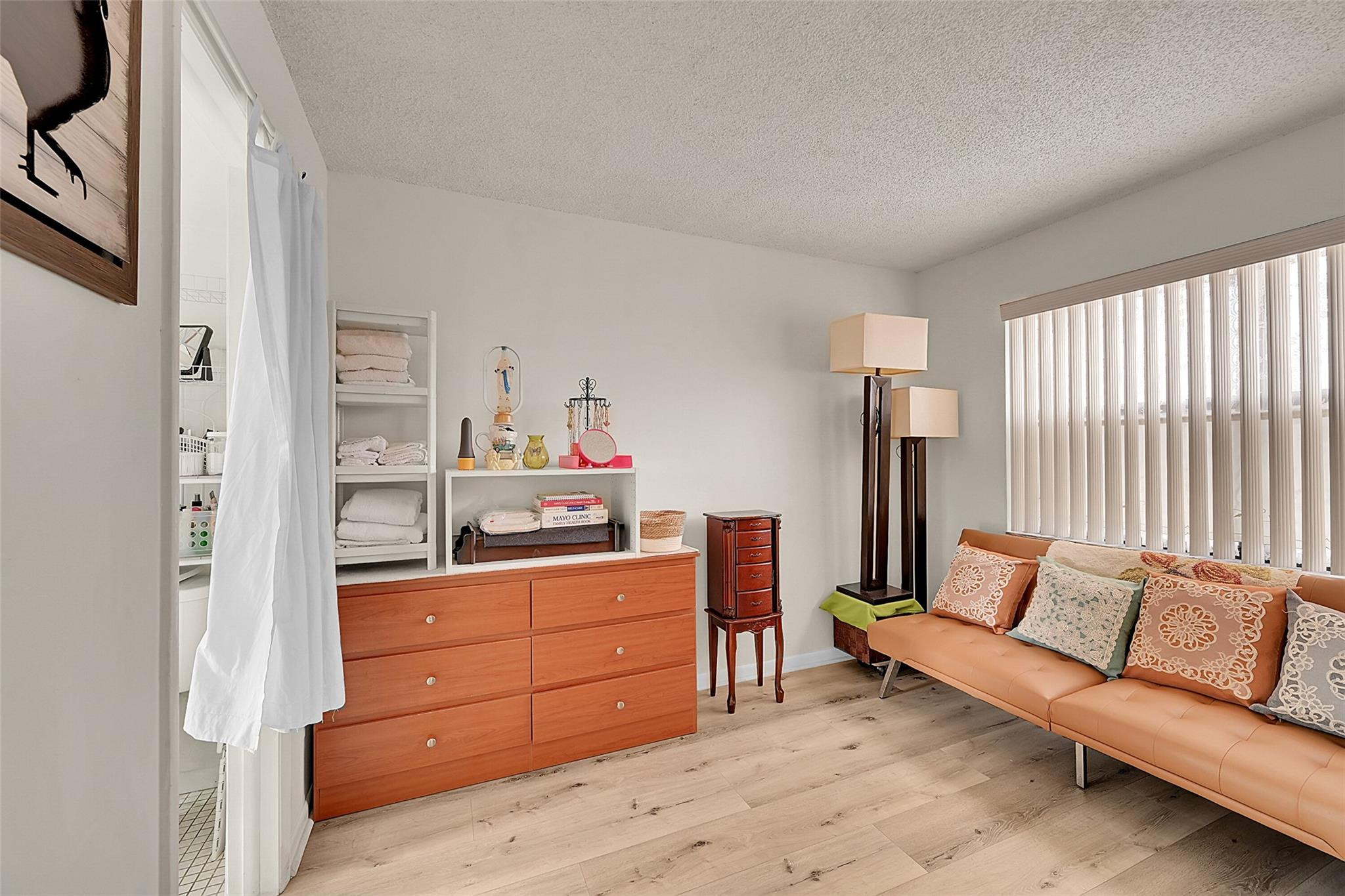 10442 Lakes Blvd 202