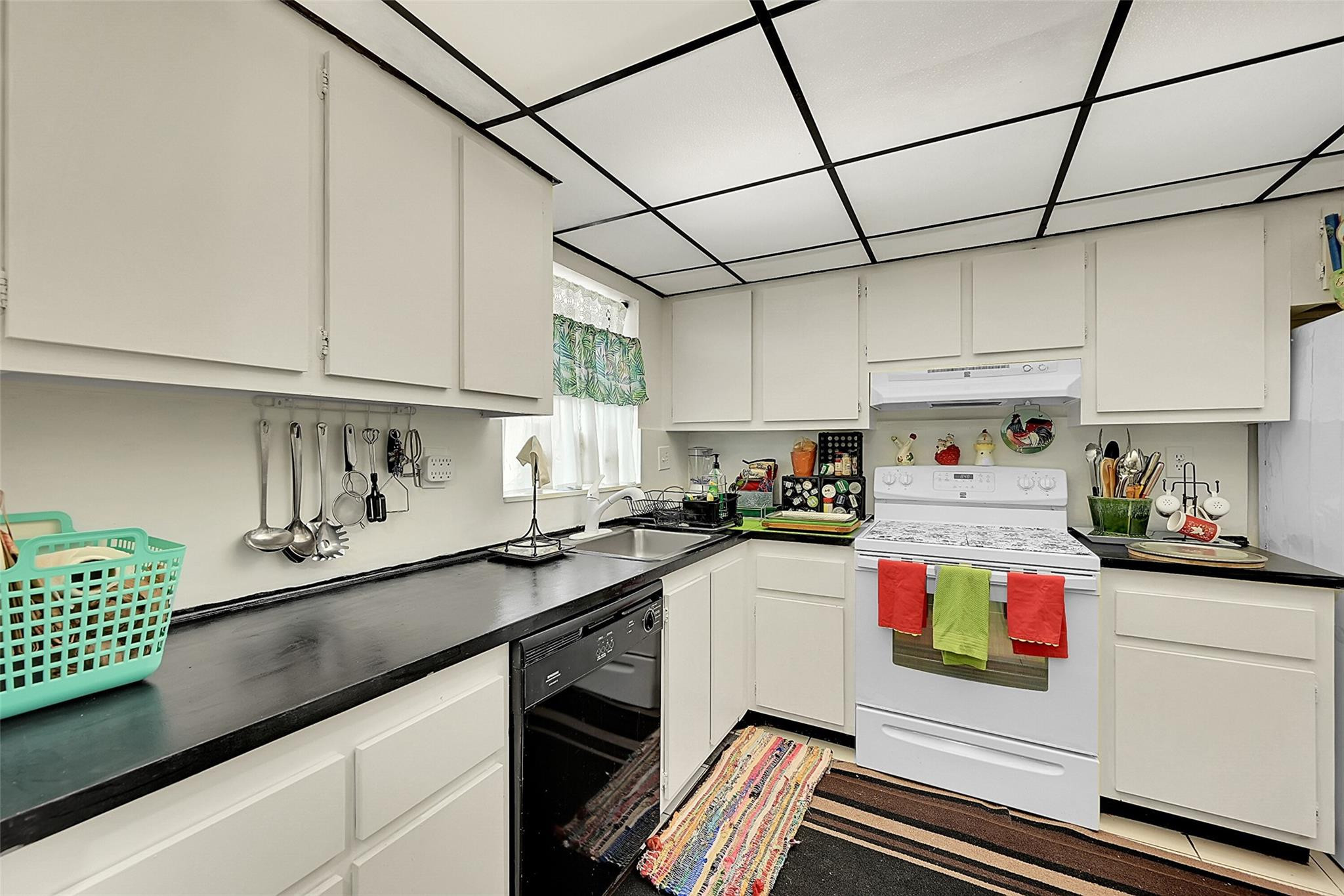 10442 Lakes Blvd 202