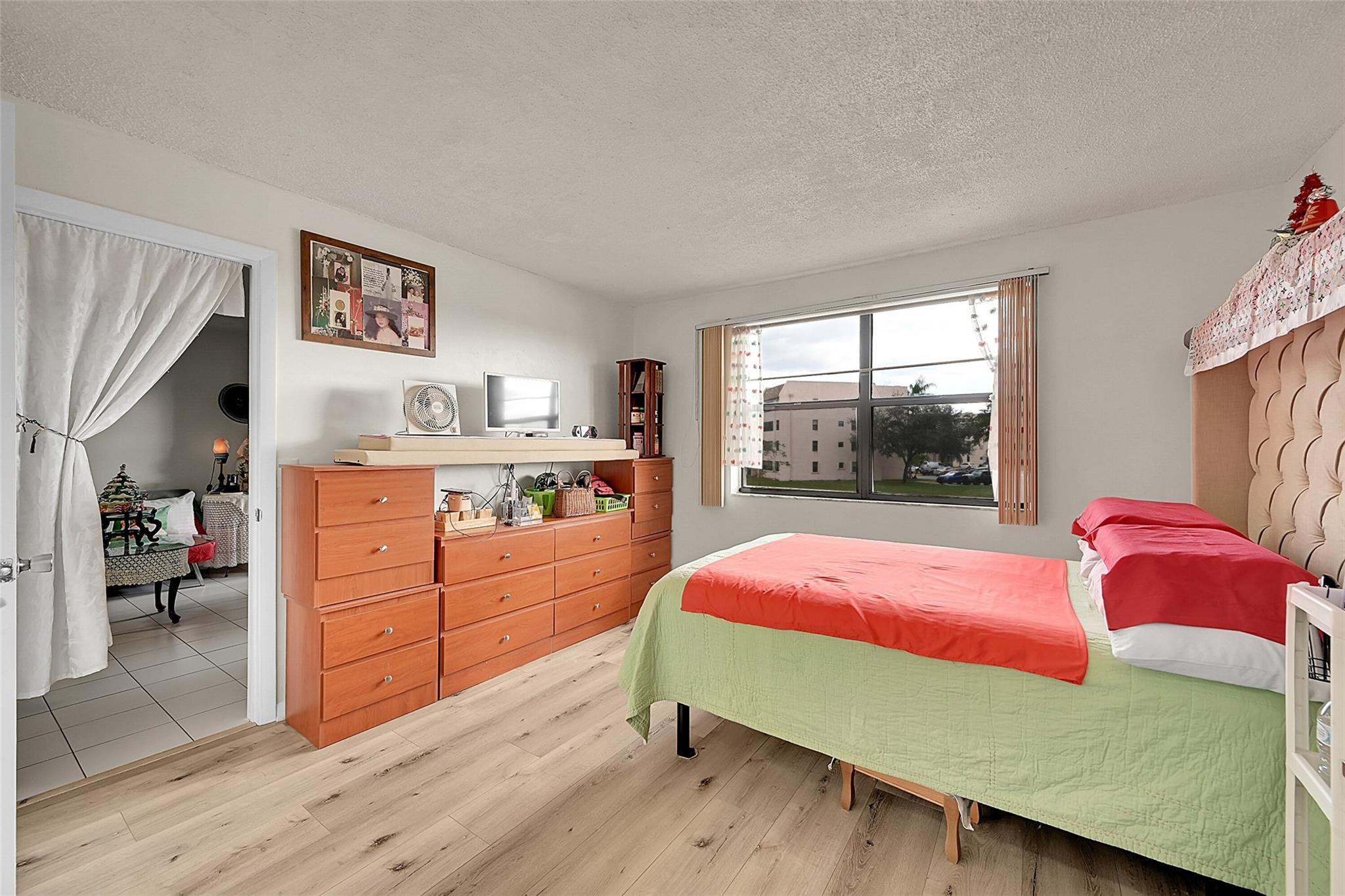 10442 Lakes Blvd 202