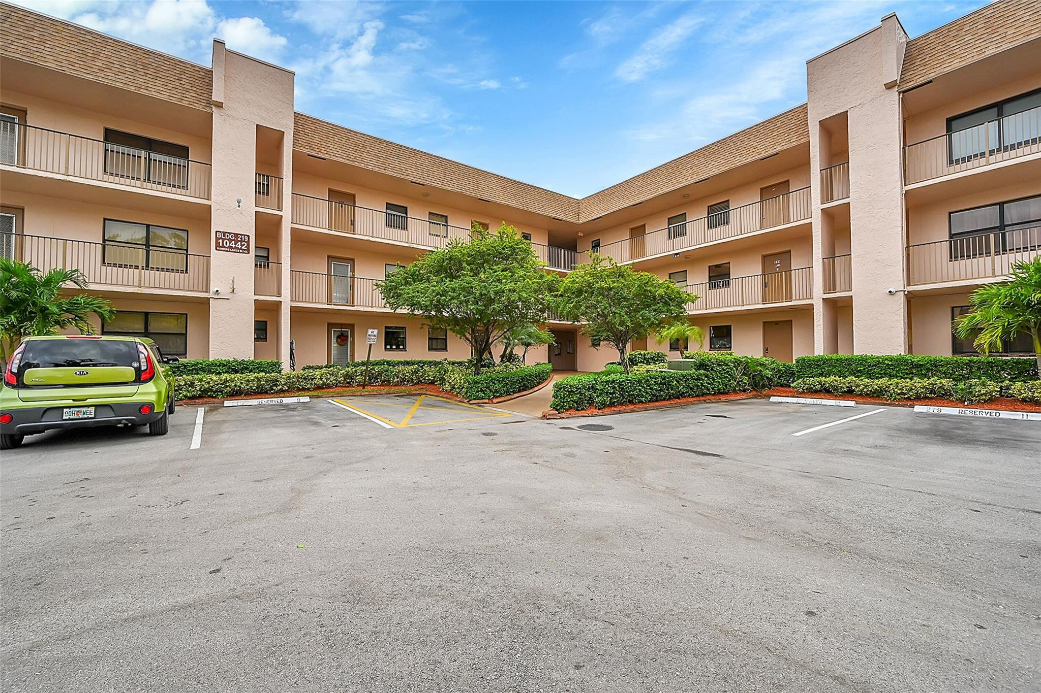 10442 Lakes Blvd 202