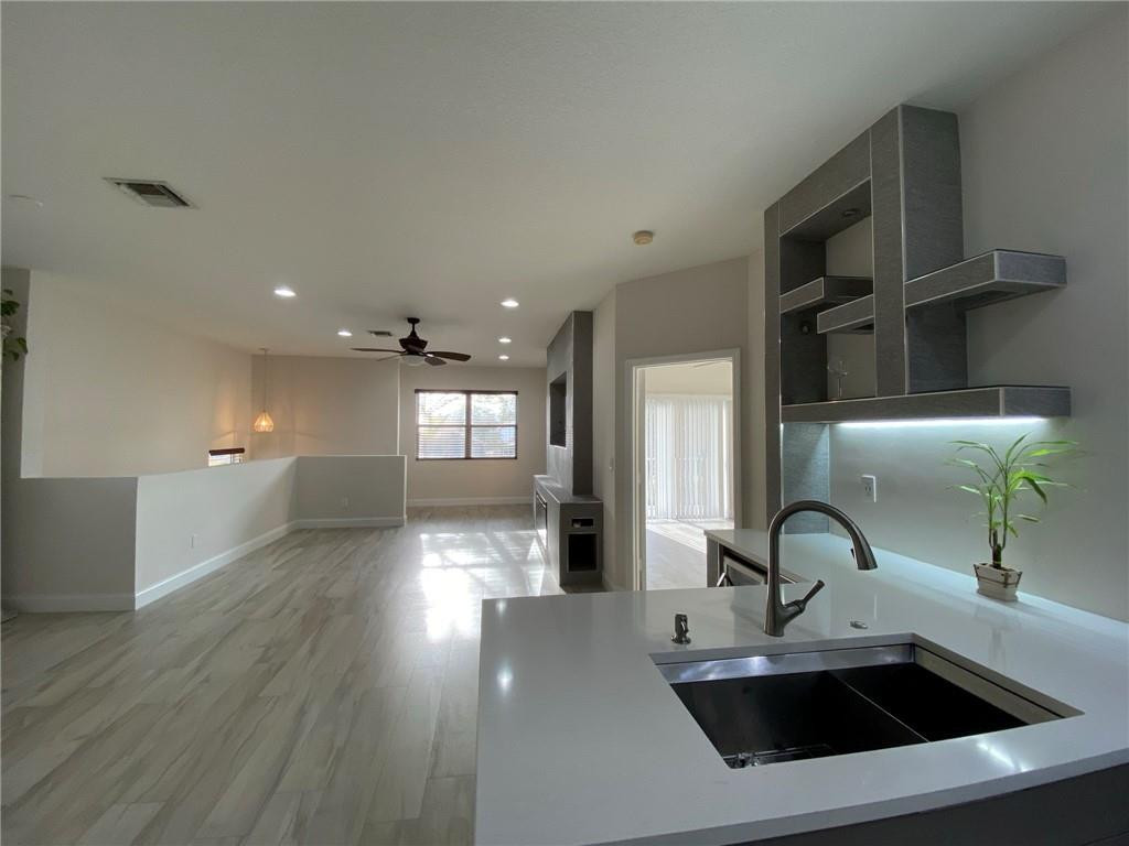 2895 Crestwood Ter 2895