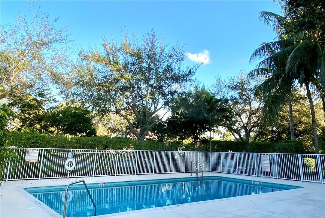 2895 Crestwood Ter 2895