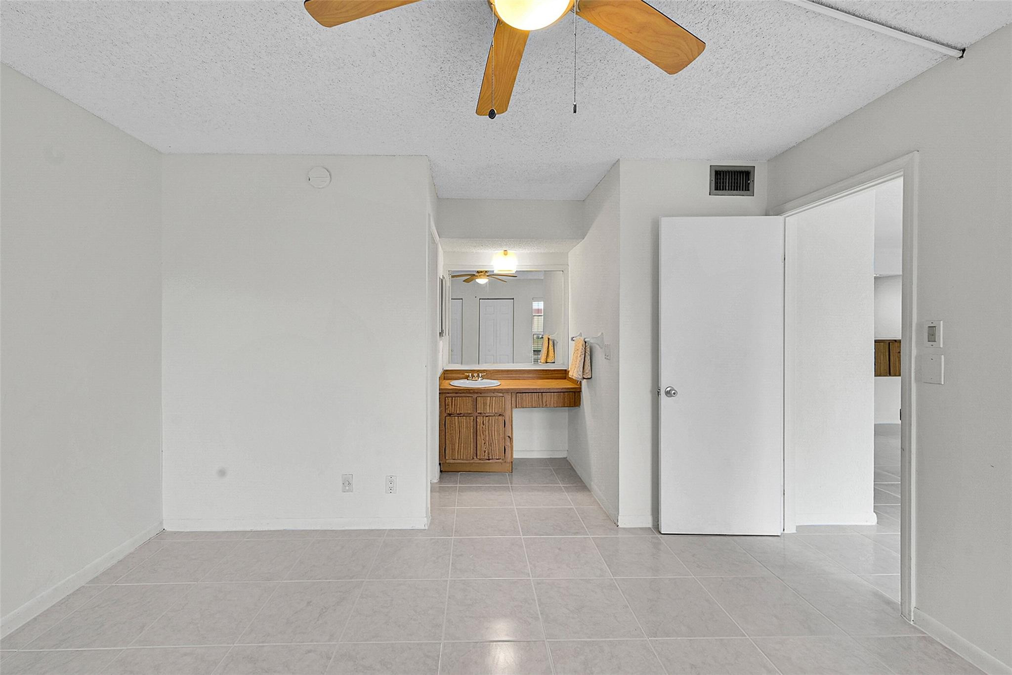 10149 Twin Lakes Dr 2-B