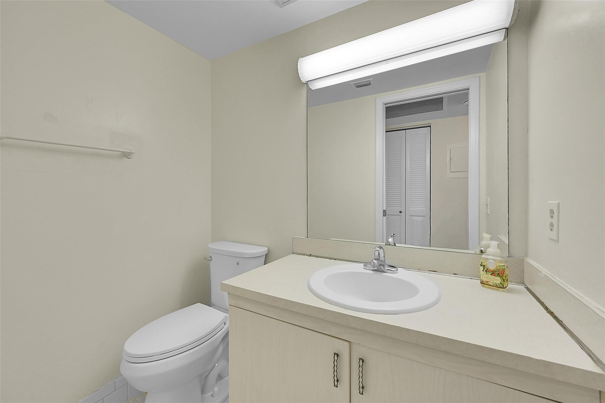 4701 Martinique Dr H1