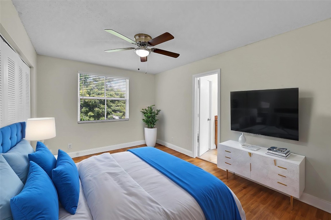 7379 Santa Monica Dr