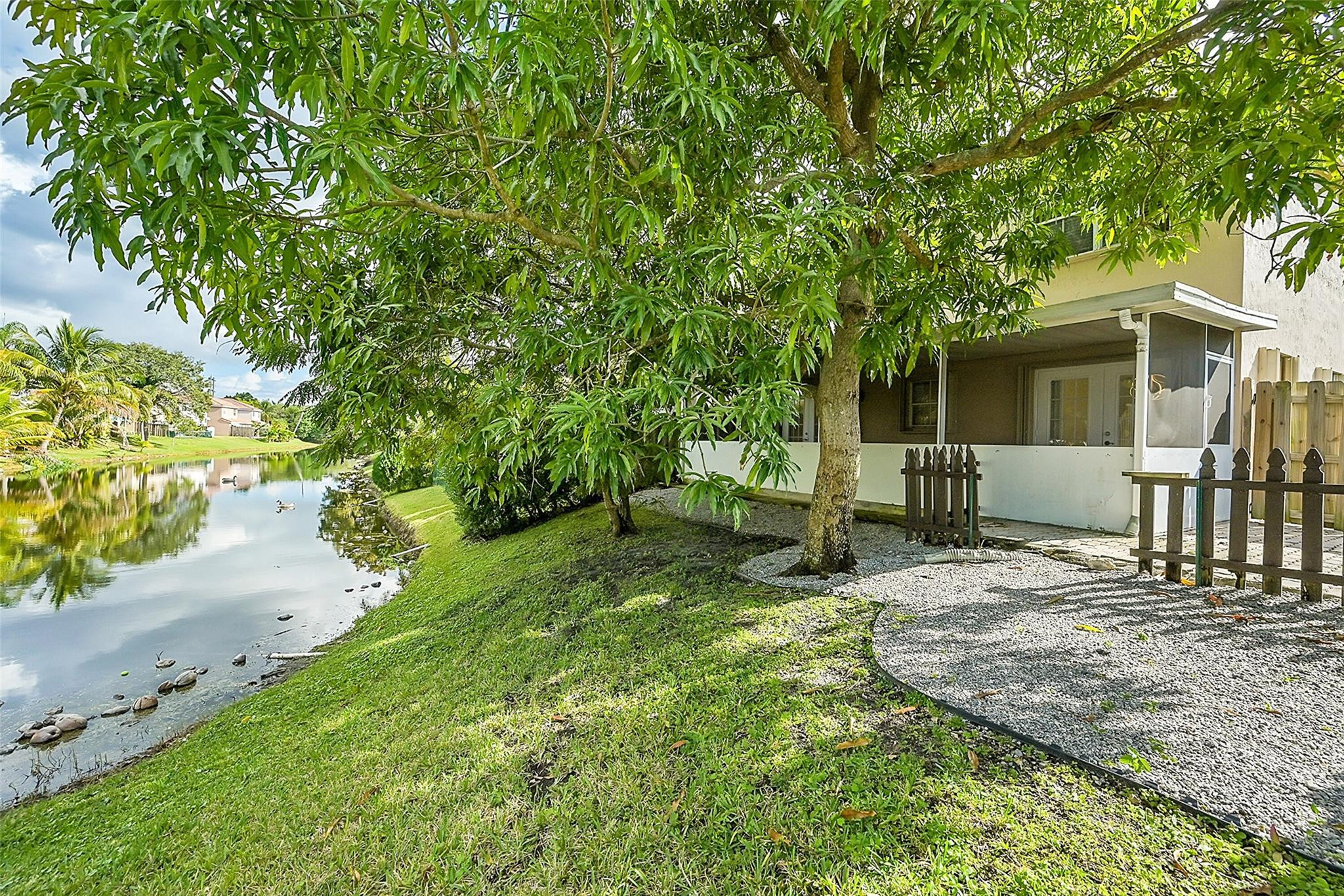 7379 Santa Monica Dr