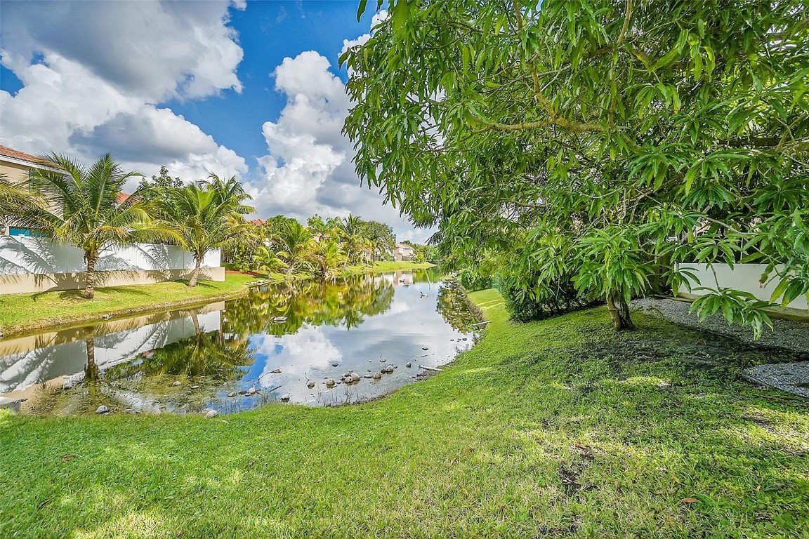 7379 Santa Monica Dr