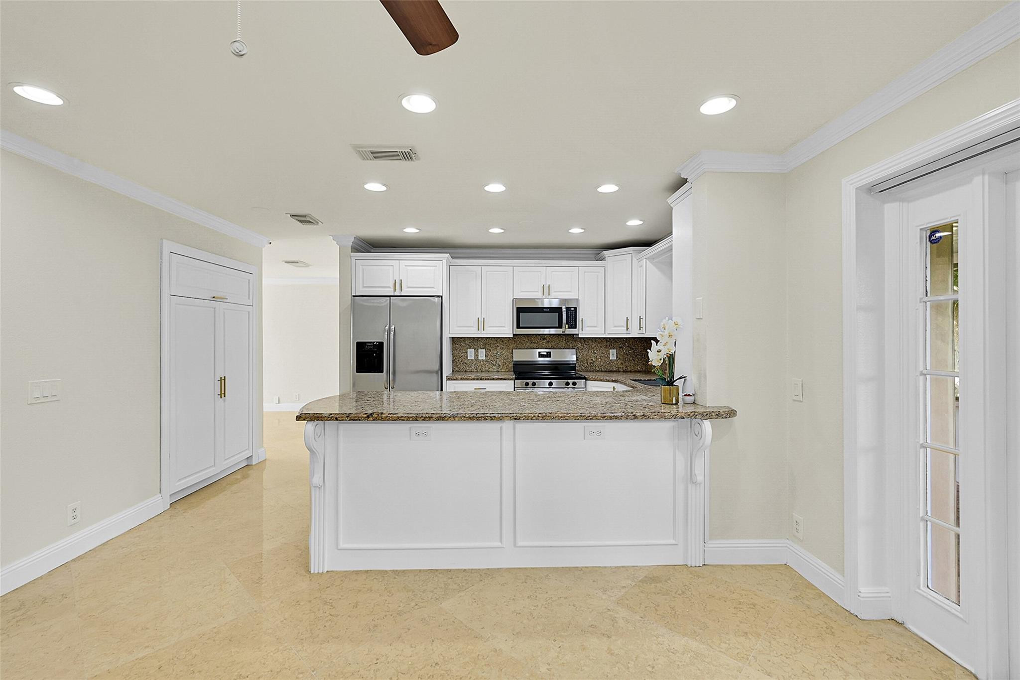 7379 Santa Monica Dr