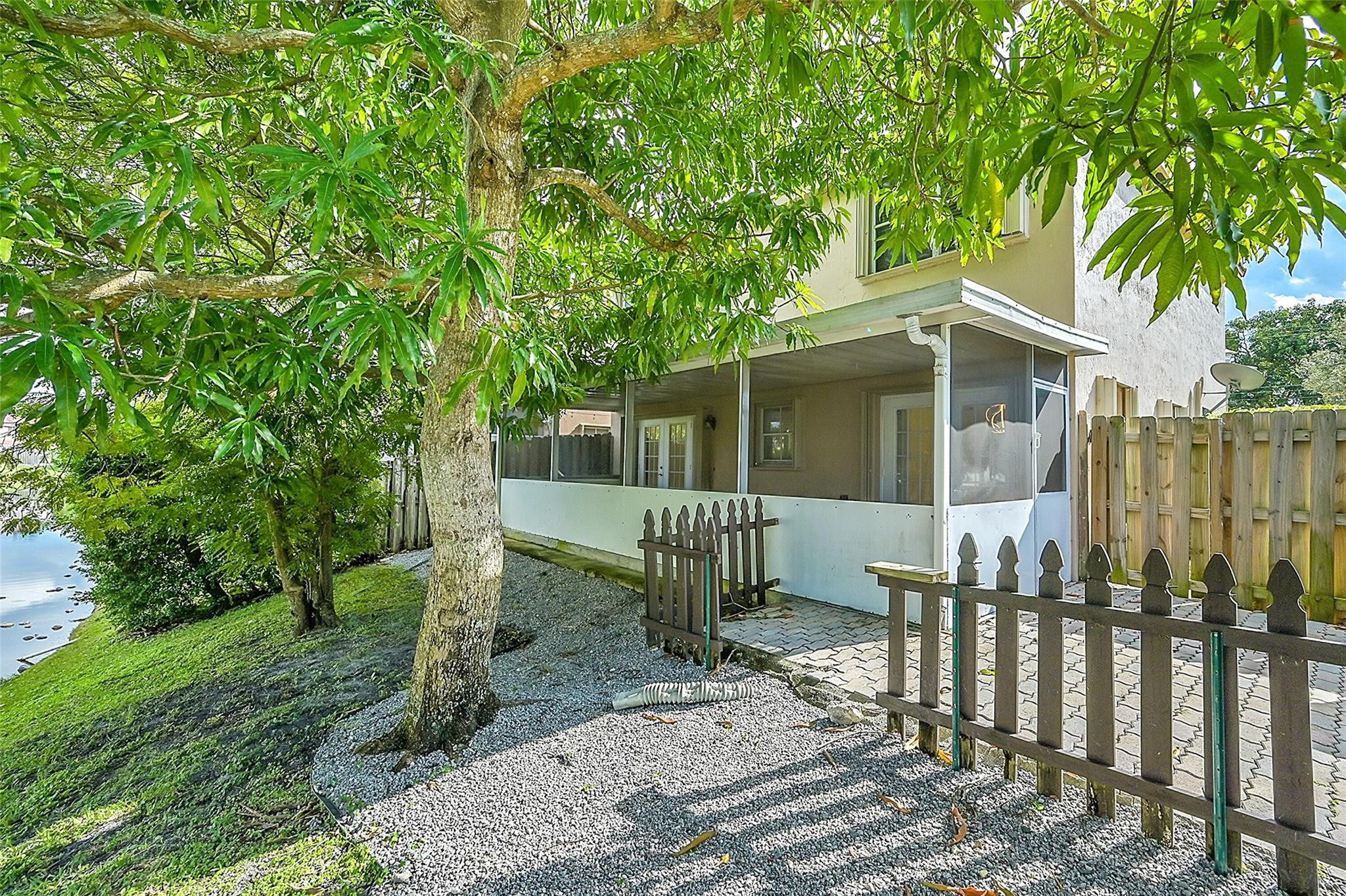 7379 Santa Monica Dr