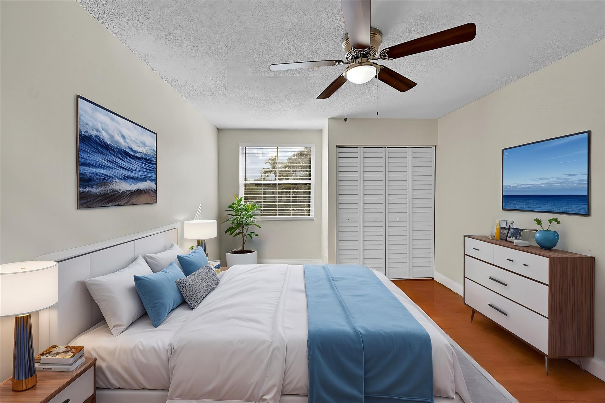 7379 Santa Monica Dr