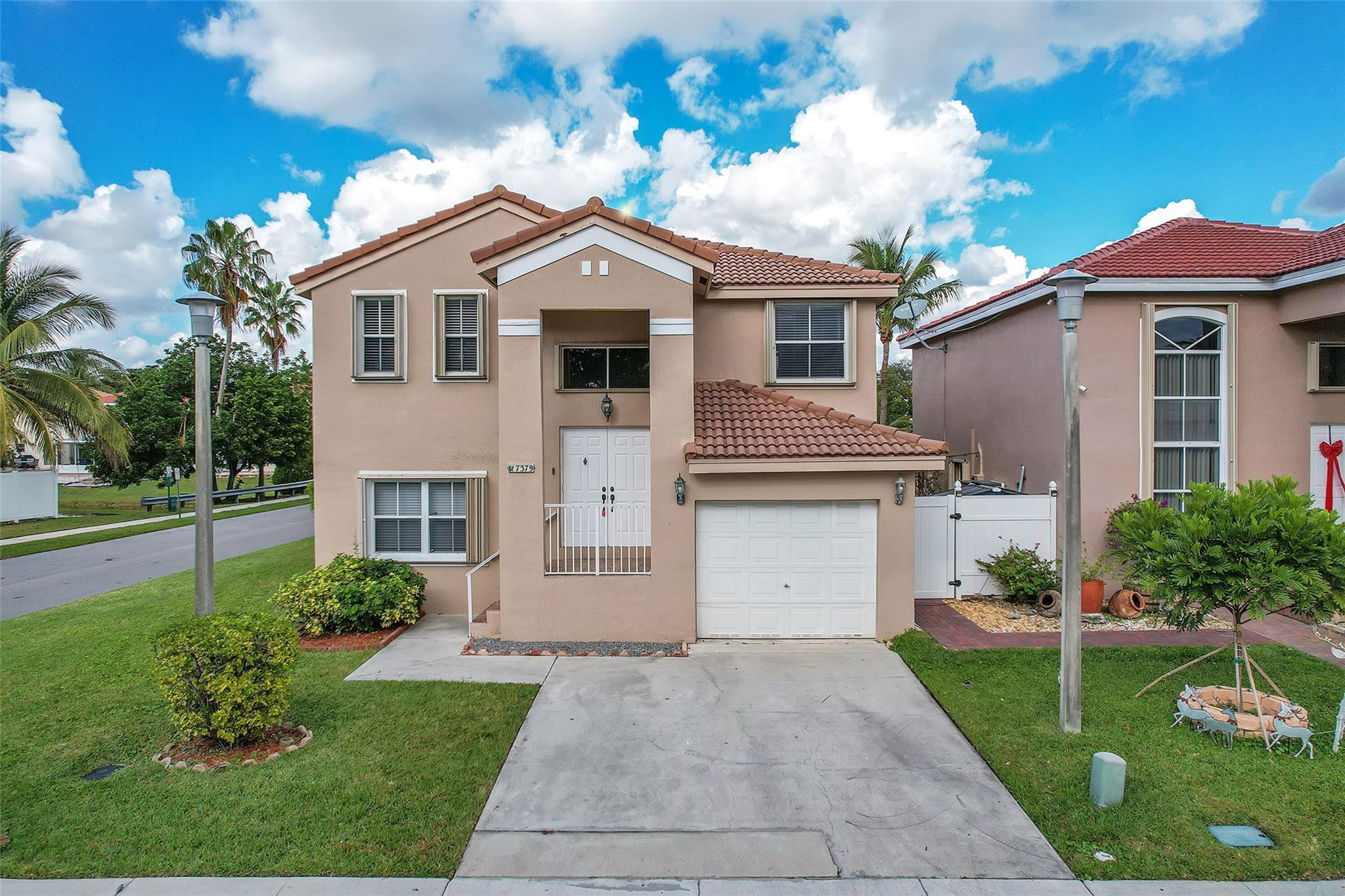 7379 Santa Monica Dr