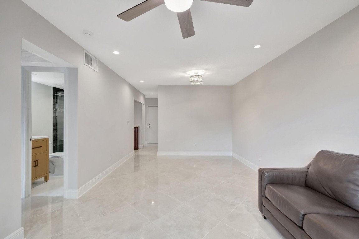 2400 NE 33rd Ave 212