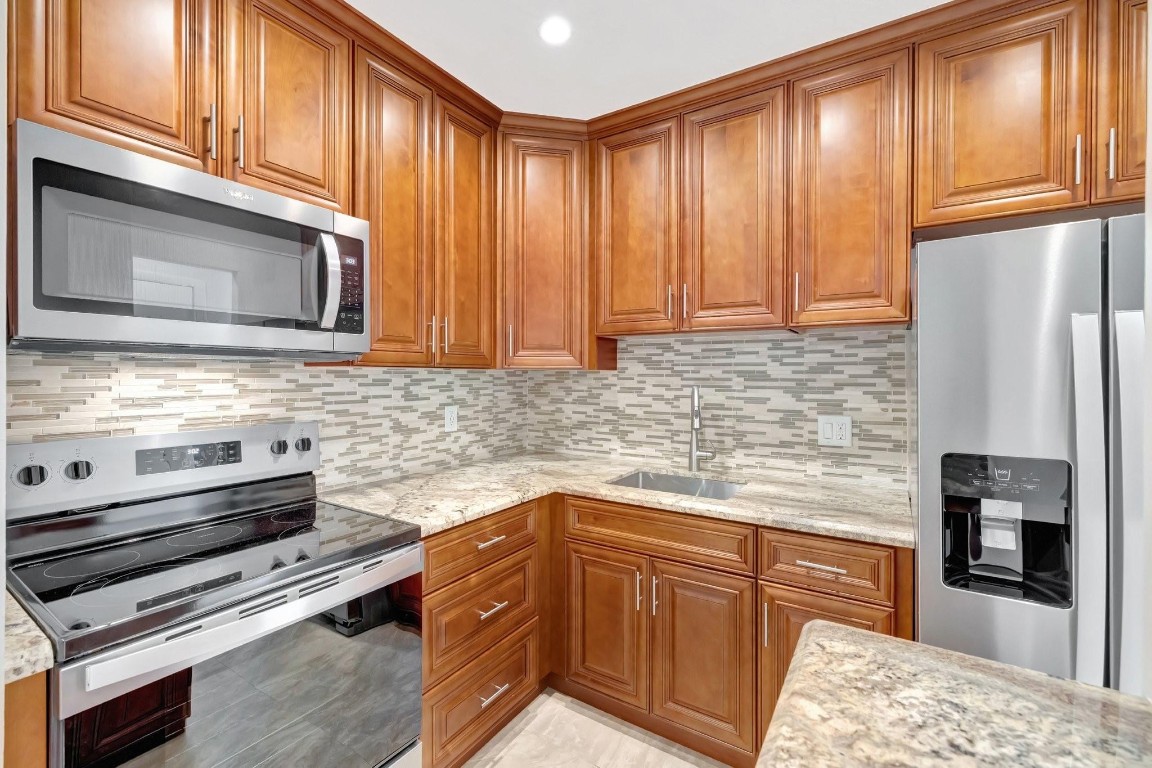 2400 NE 33rd Ave 212