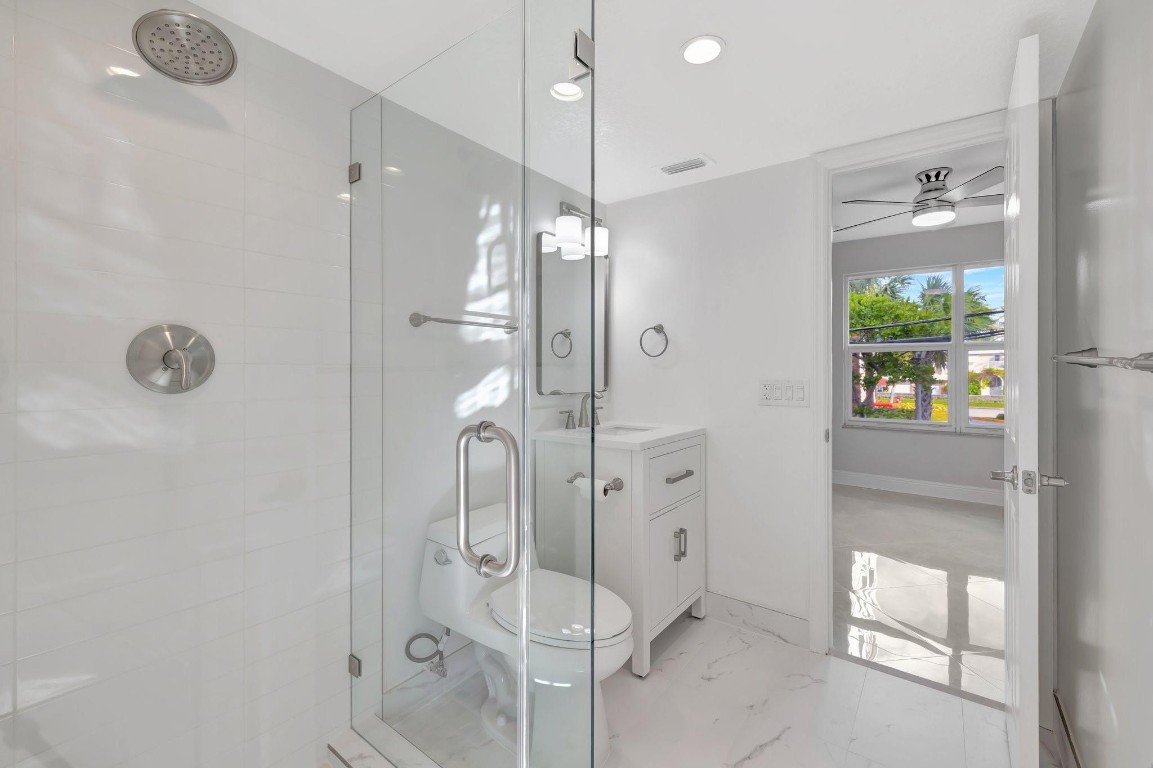 2400 NE 33rd Ave 212