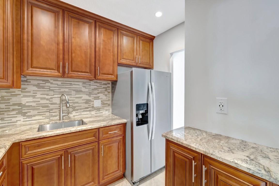 2400 NE 33rd Ave 212