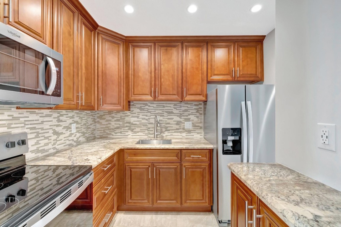 2400 NE 33rd Ave 212