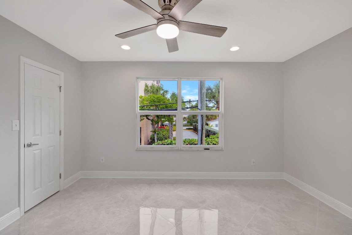 2400 NE 33rd Ave 212