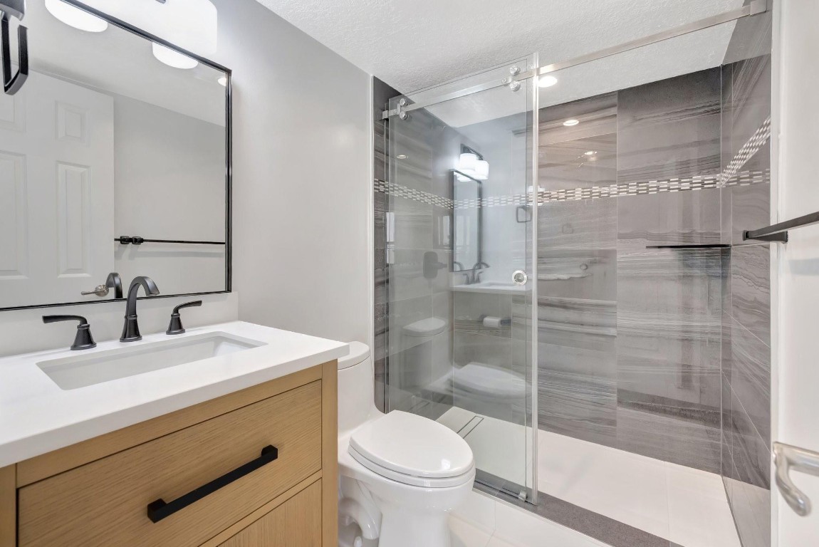 2400 NE 33rd Ave 212