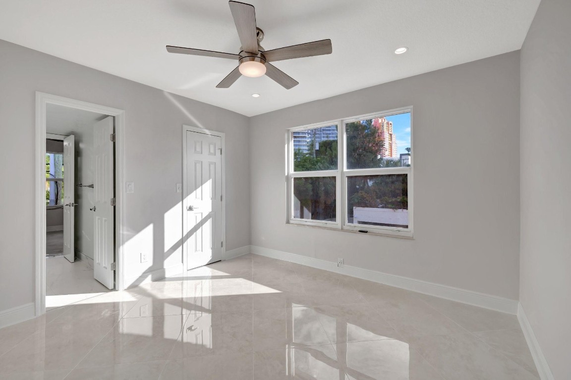 2400 NE 33rd Ave 212