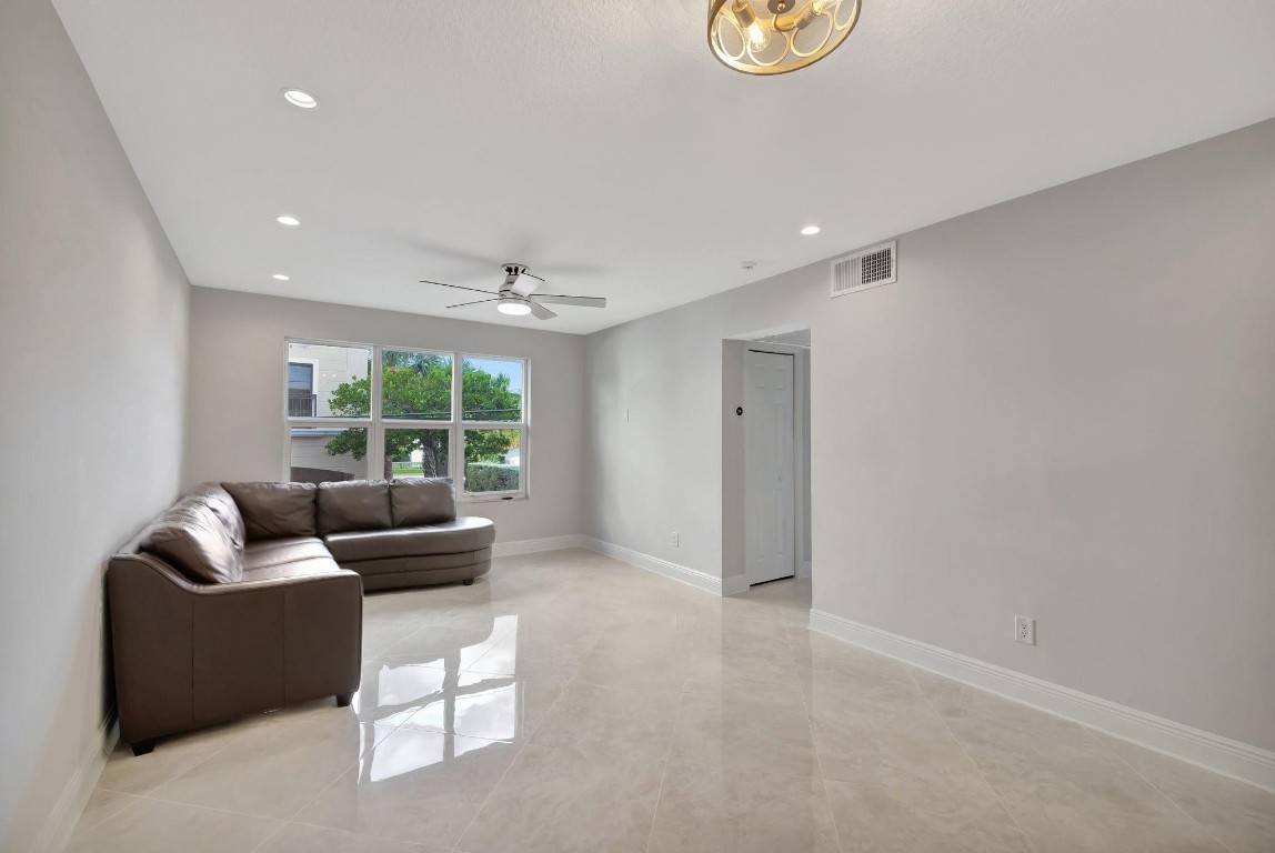 2400 NE 33rd Ave 212