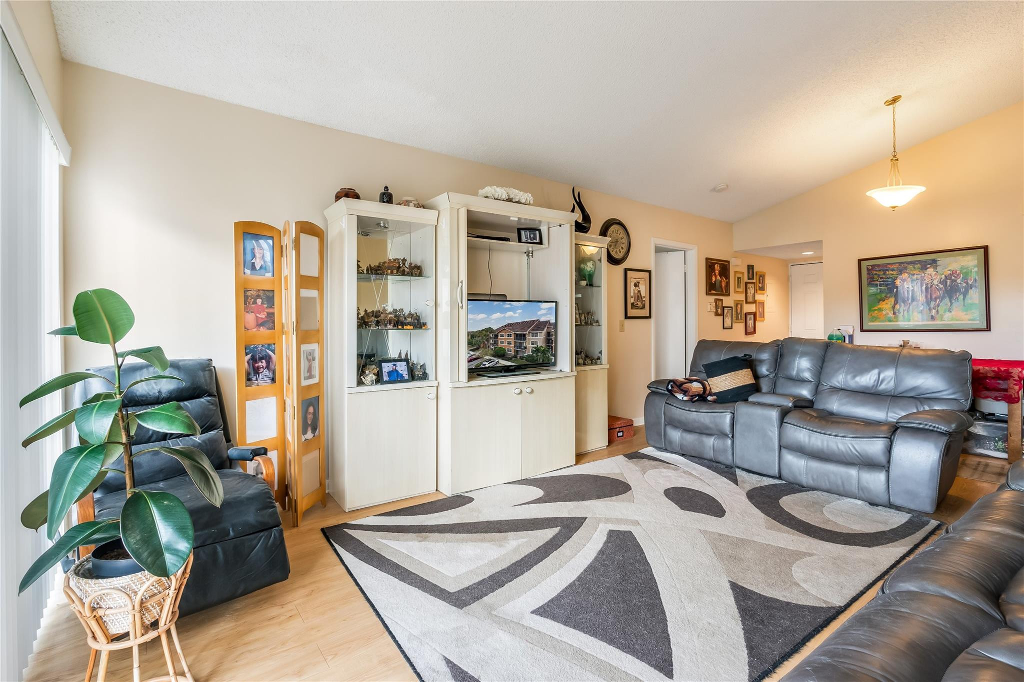 8901 Wiles Rd 308-6