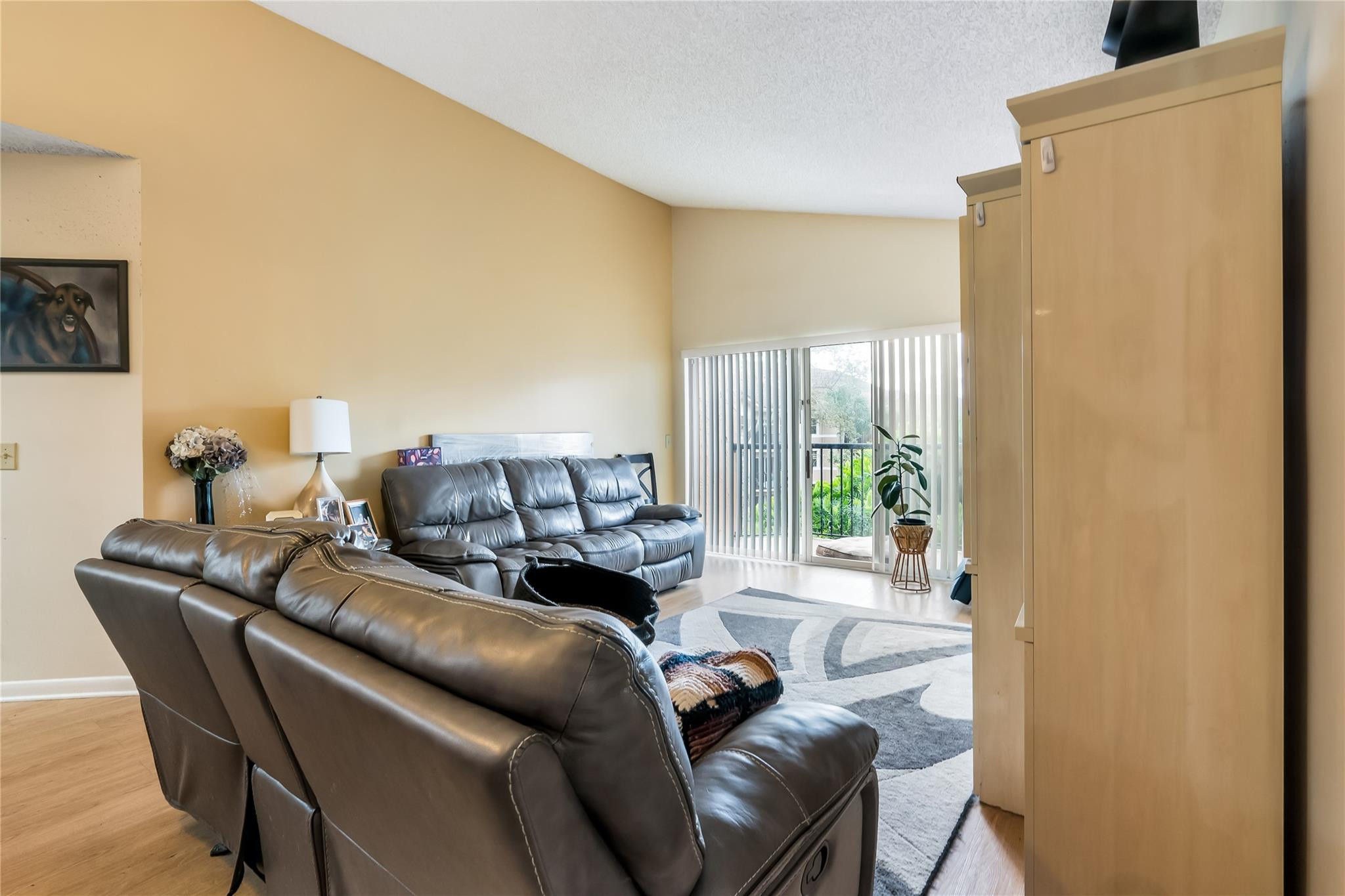 8901 Wiles Rd 308-6