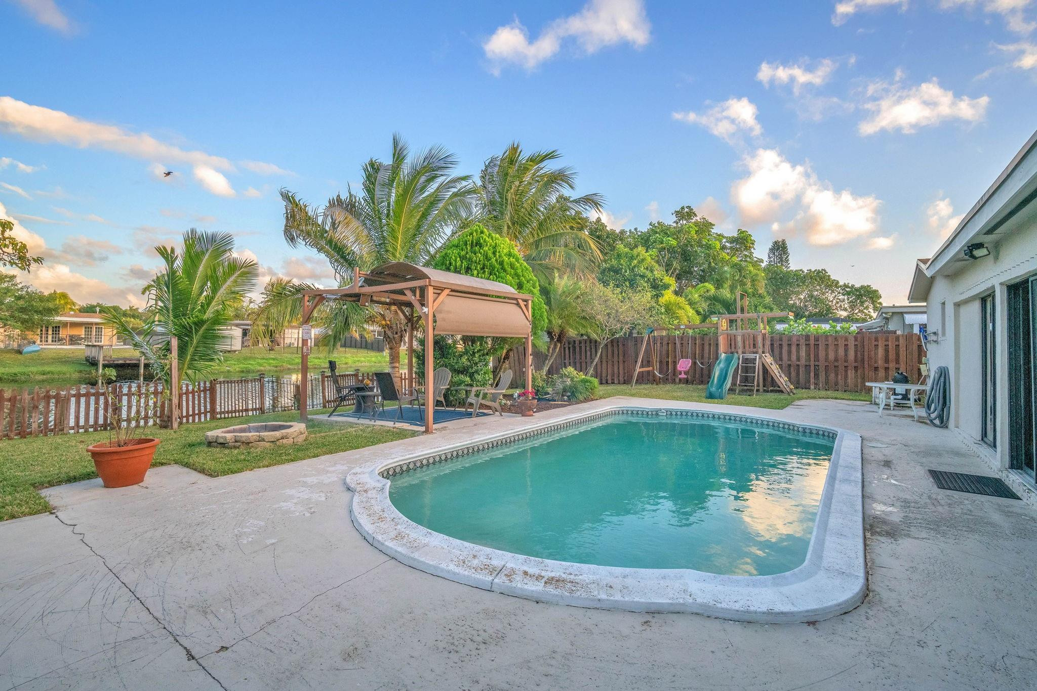 364 NW 69th Ter