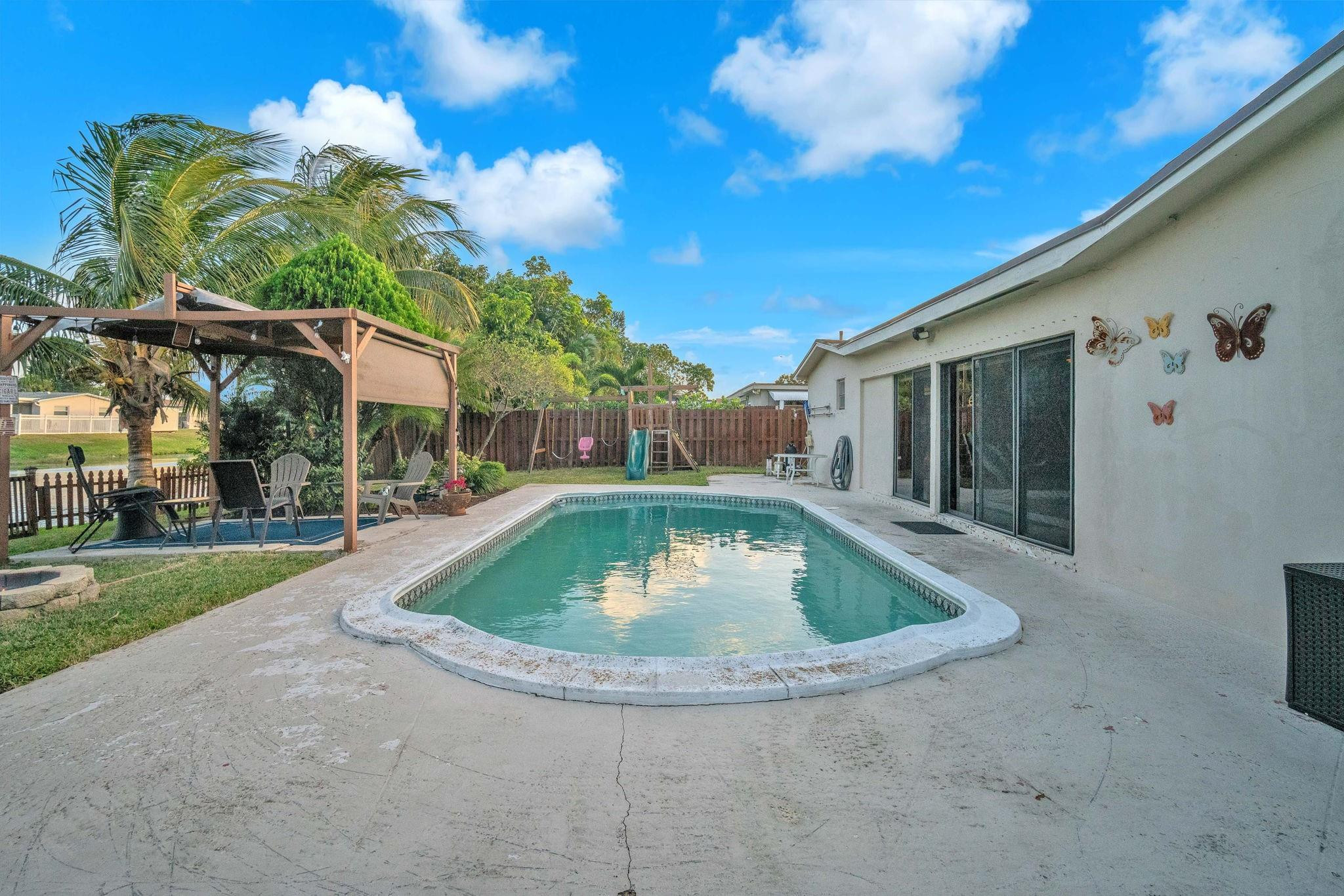 364 NW 69th Ter