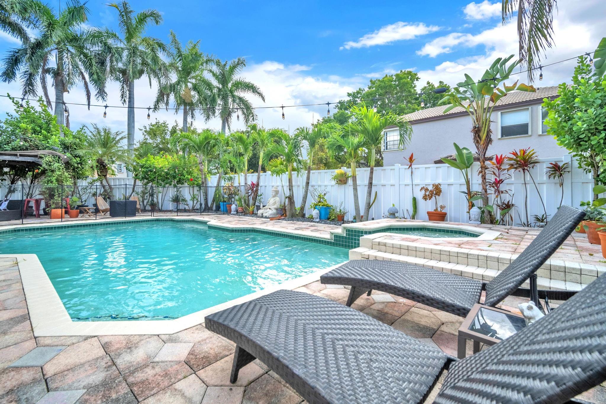 15810 NW 11th St