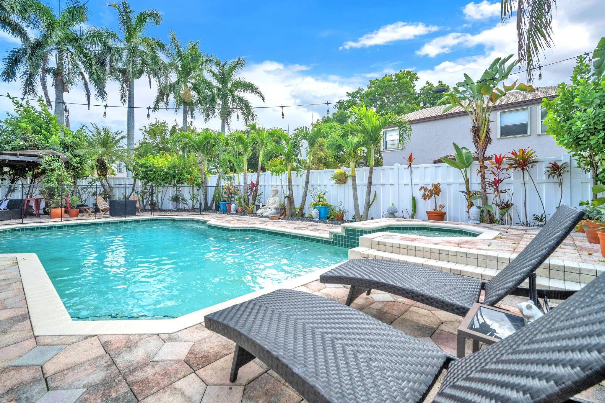 15810 NW 11th St