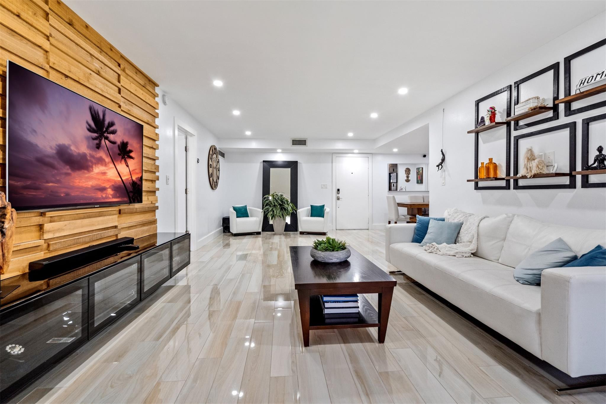 2820 Riverside Dr 104-2