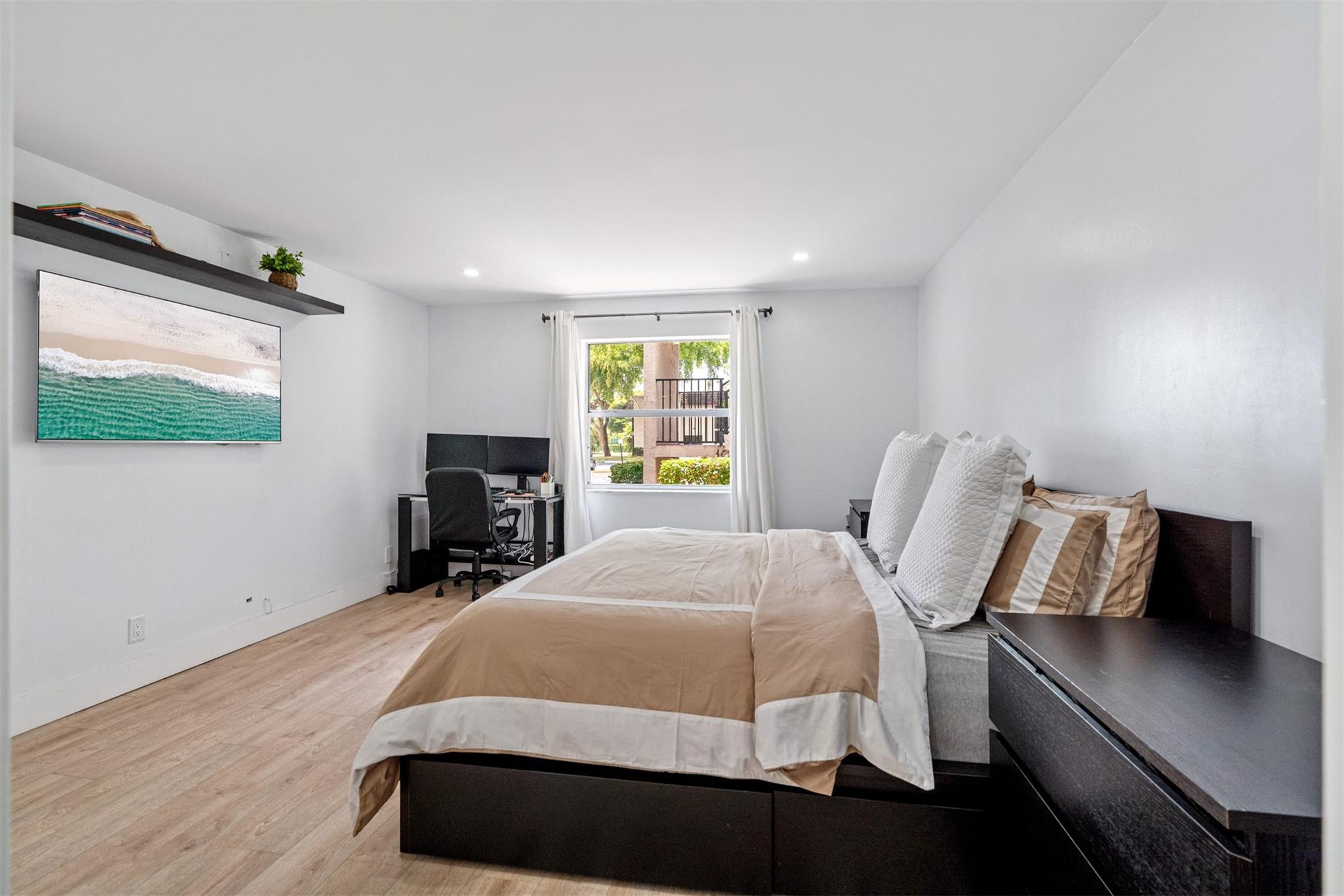 2820 Riverside Dr 104-2