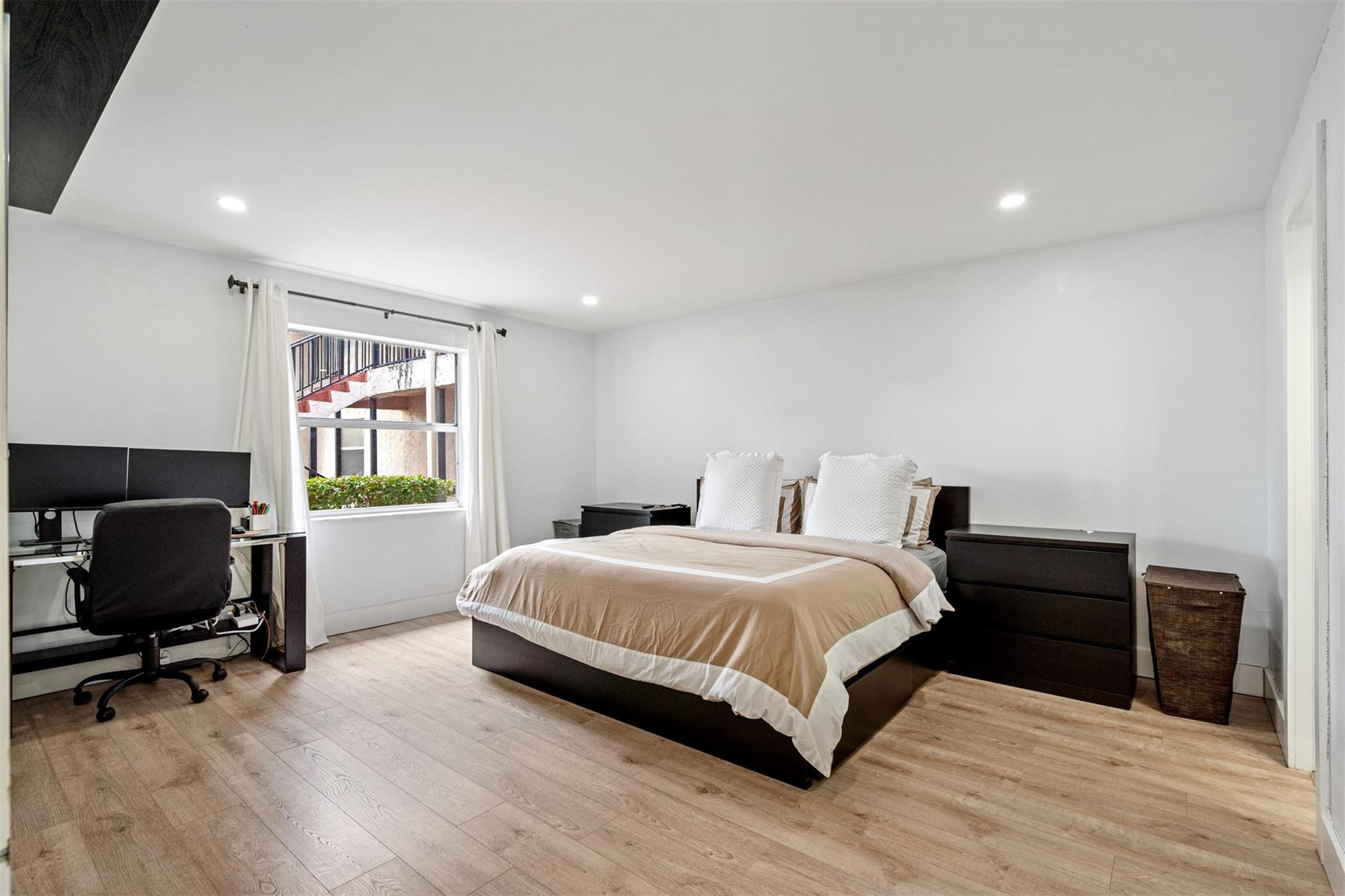 2820 Riverside Dr 104-2