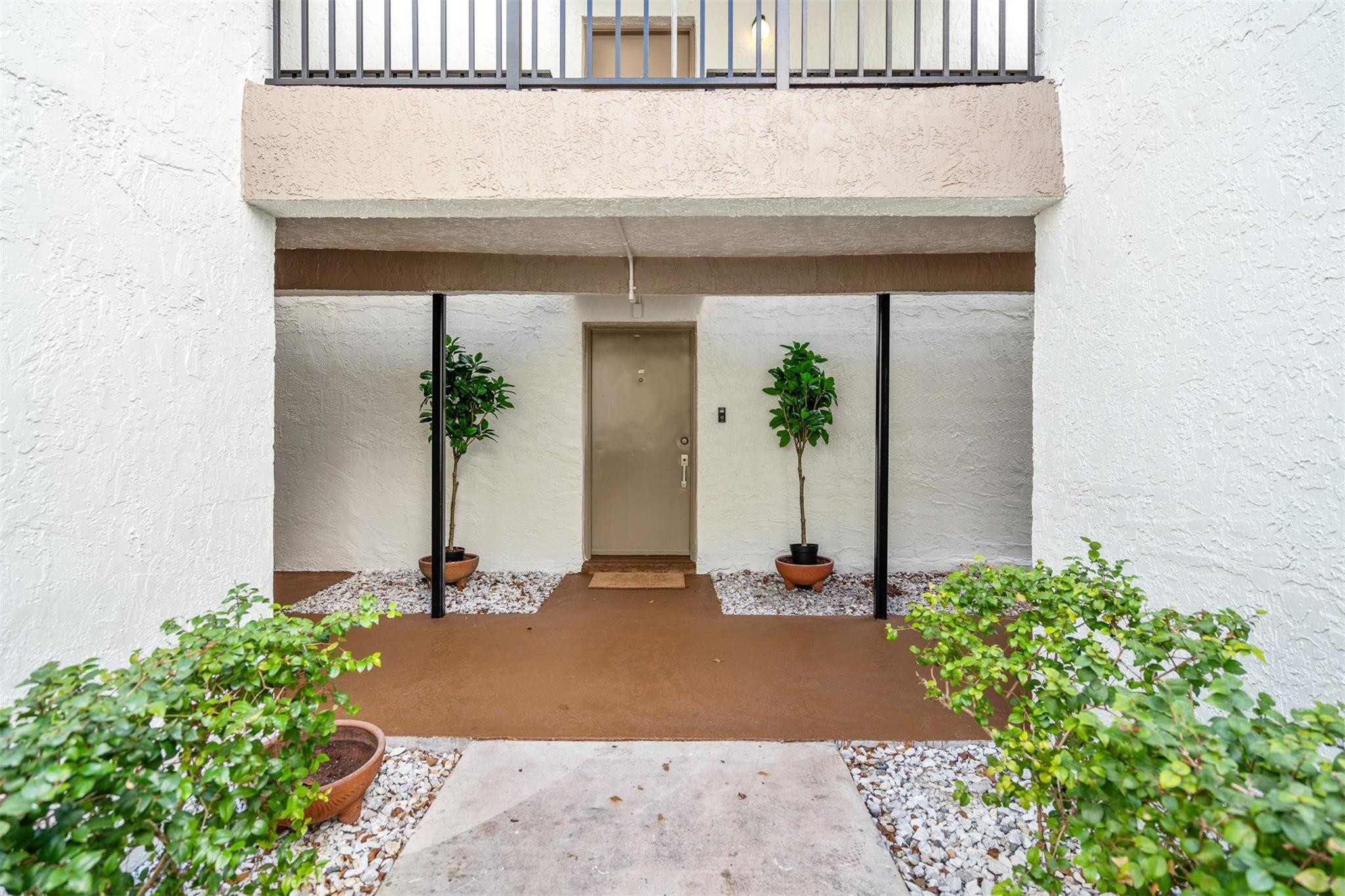 2820 Riverside Dr 104-2
