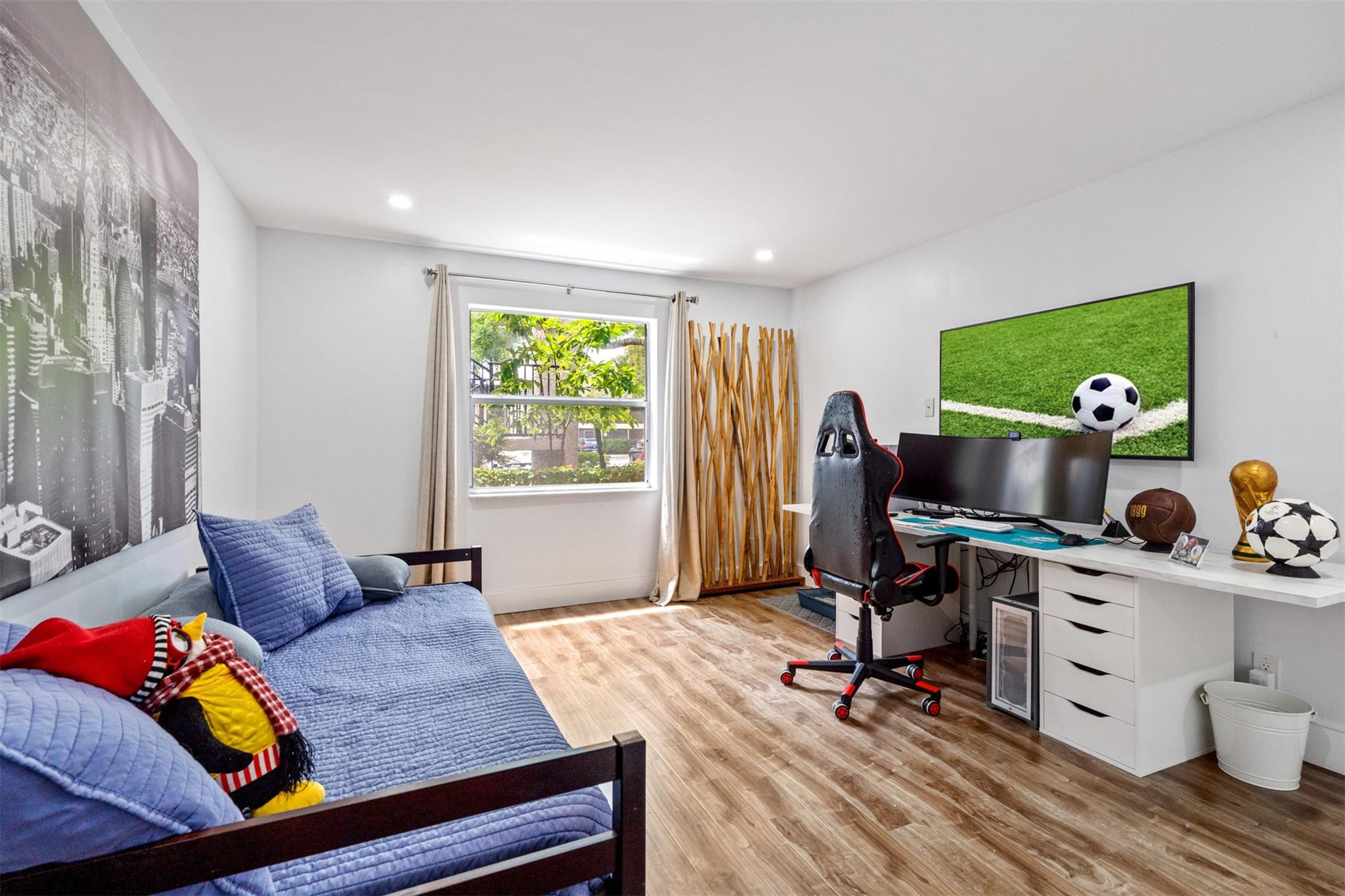 2820 Riverside Dr 104-2