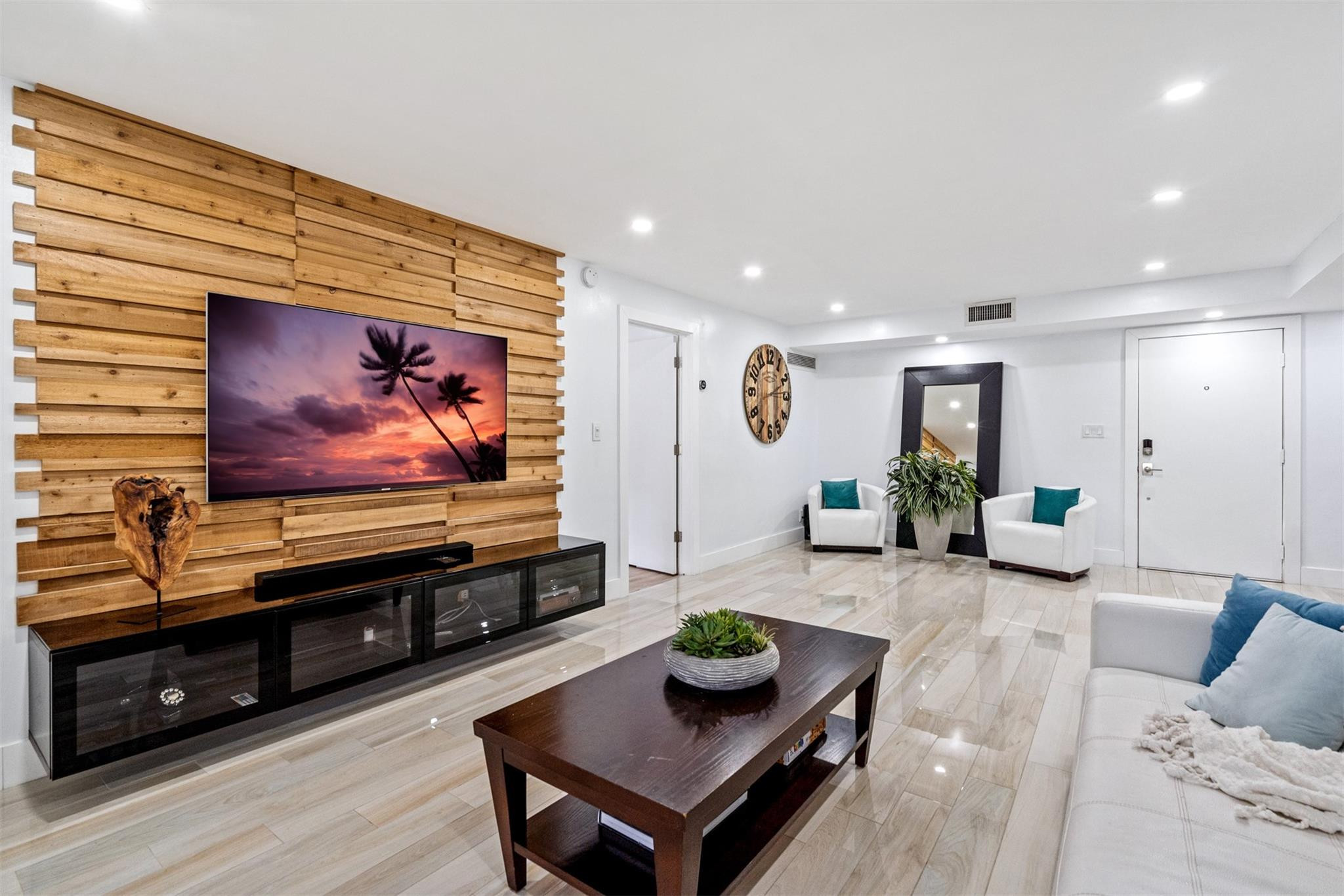 2820 Riverside Dr 104-2